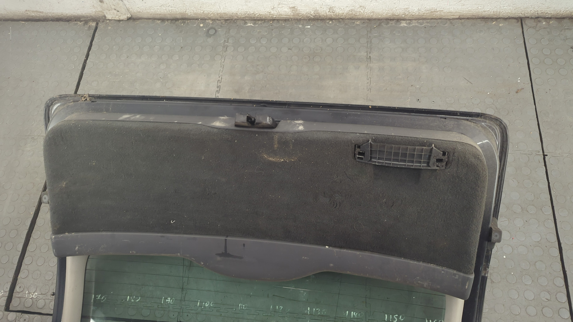 Дверь багажника