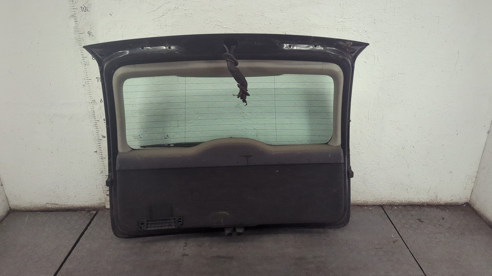 Дверь багажника