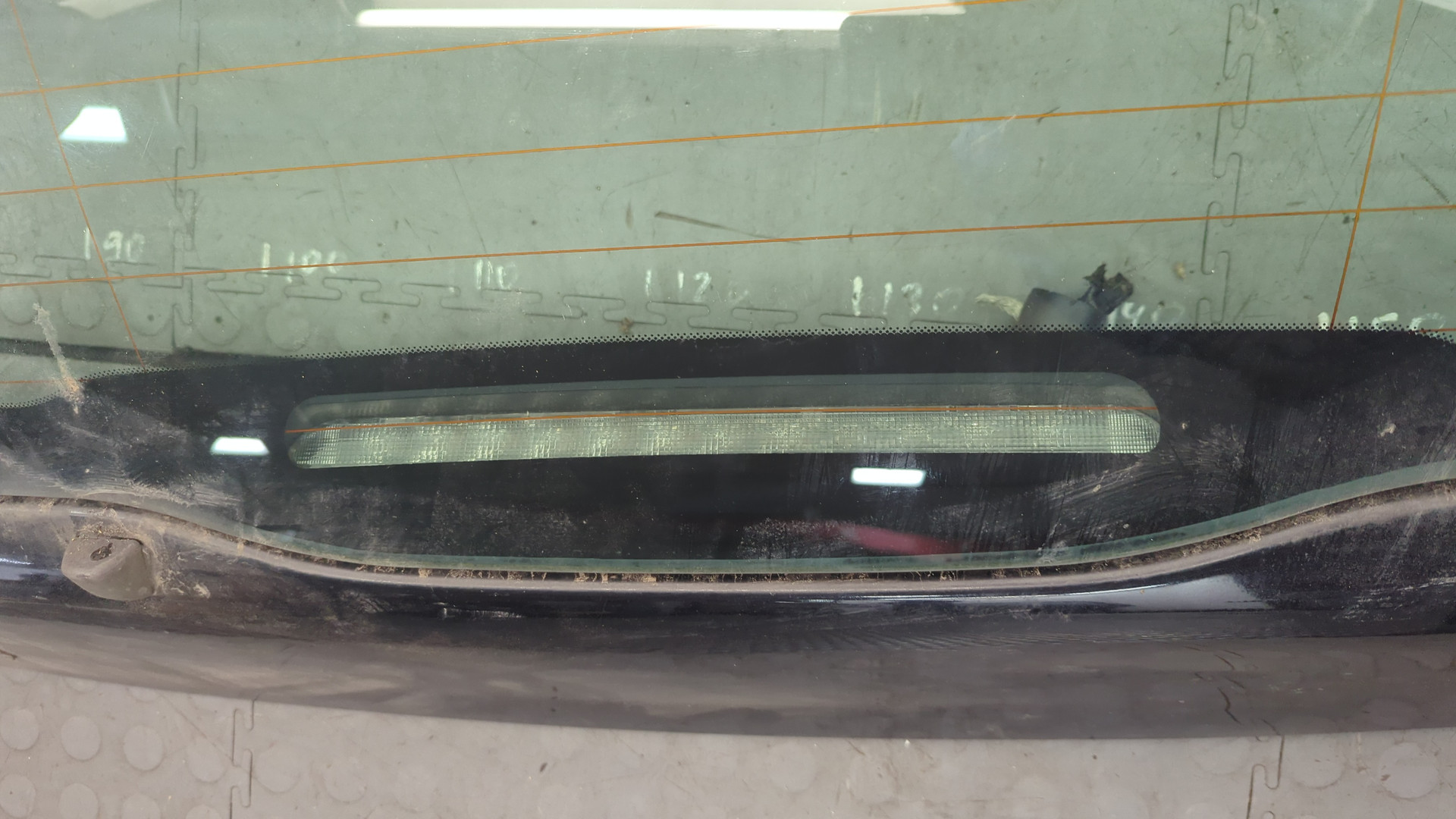 Дверь багажника