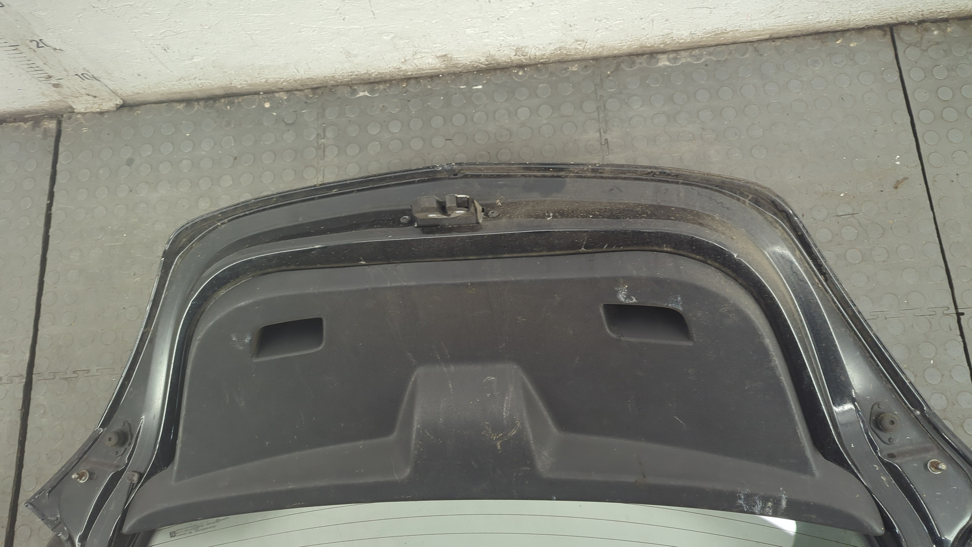 Дверь багажника