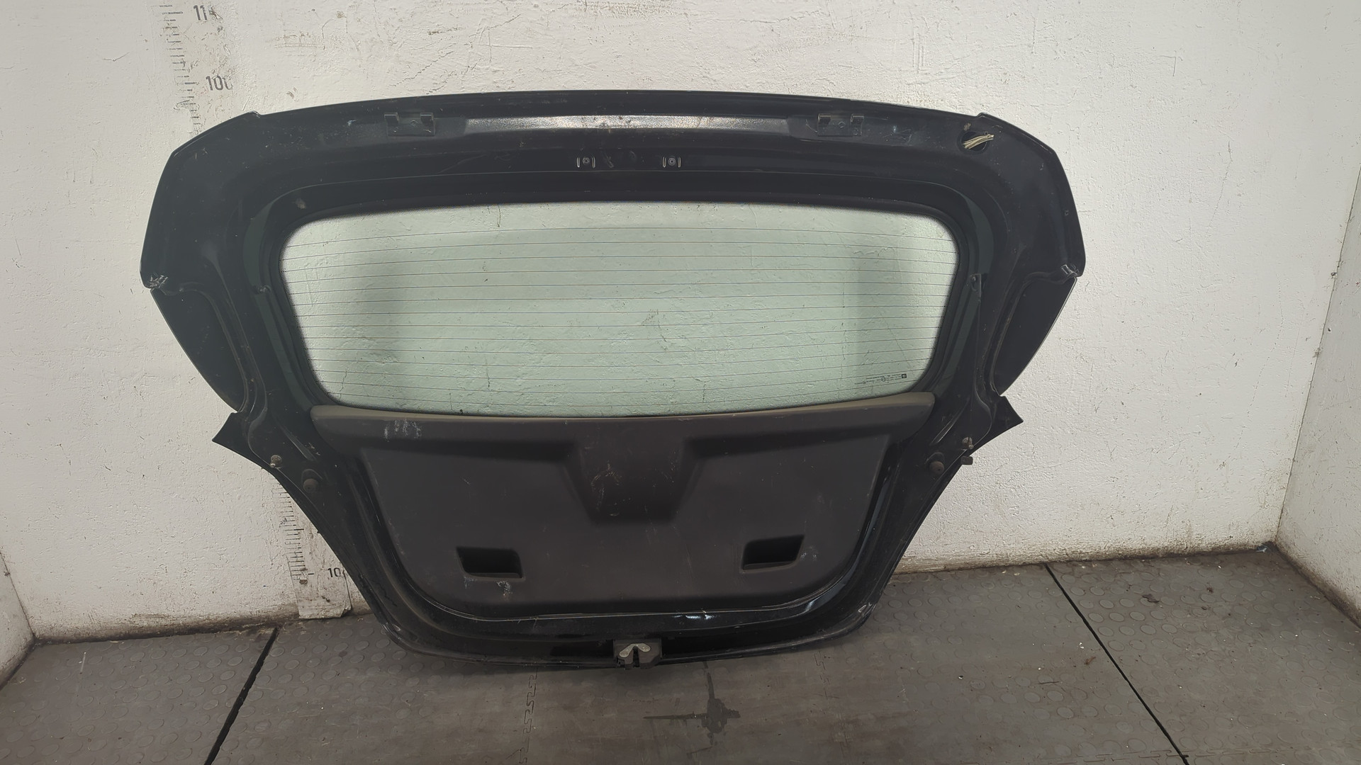 Дверь багажника