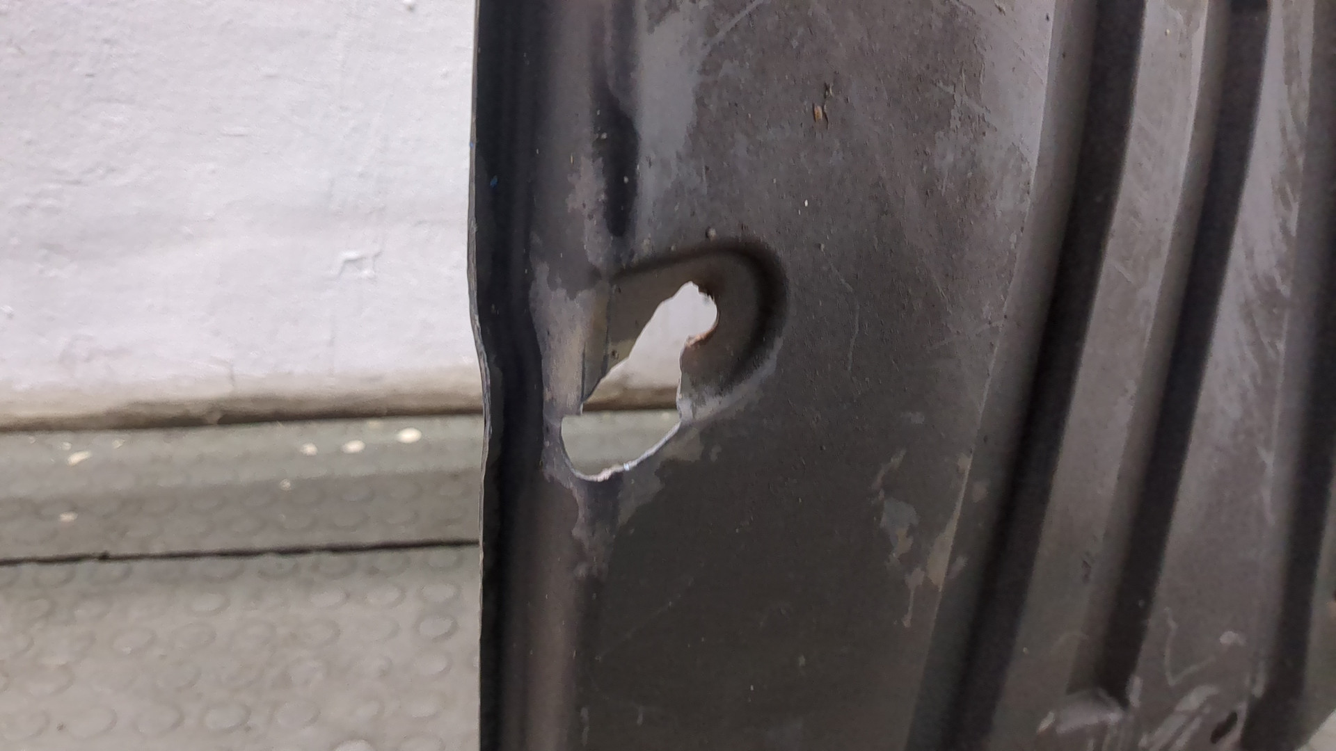 Бампер задний