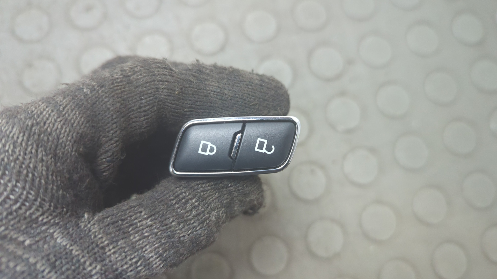 Кнопка стеклоподъемника