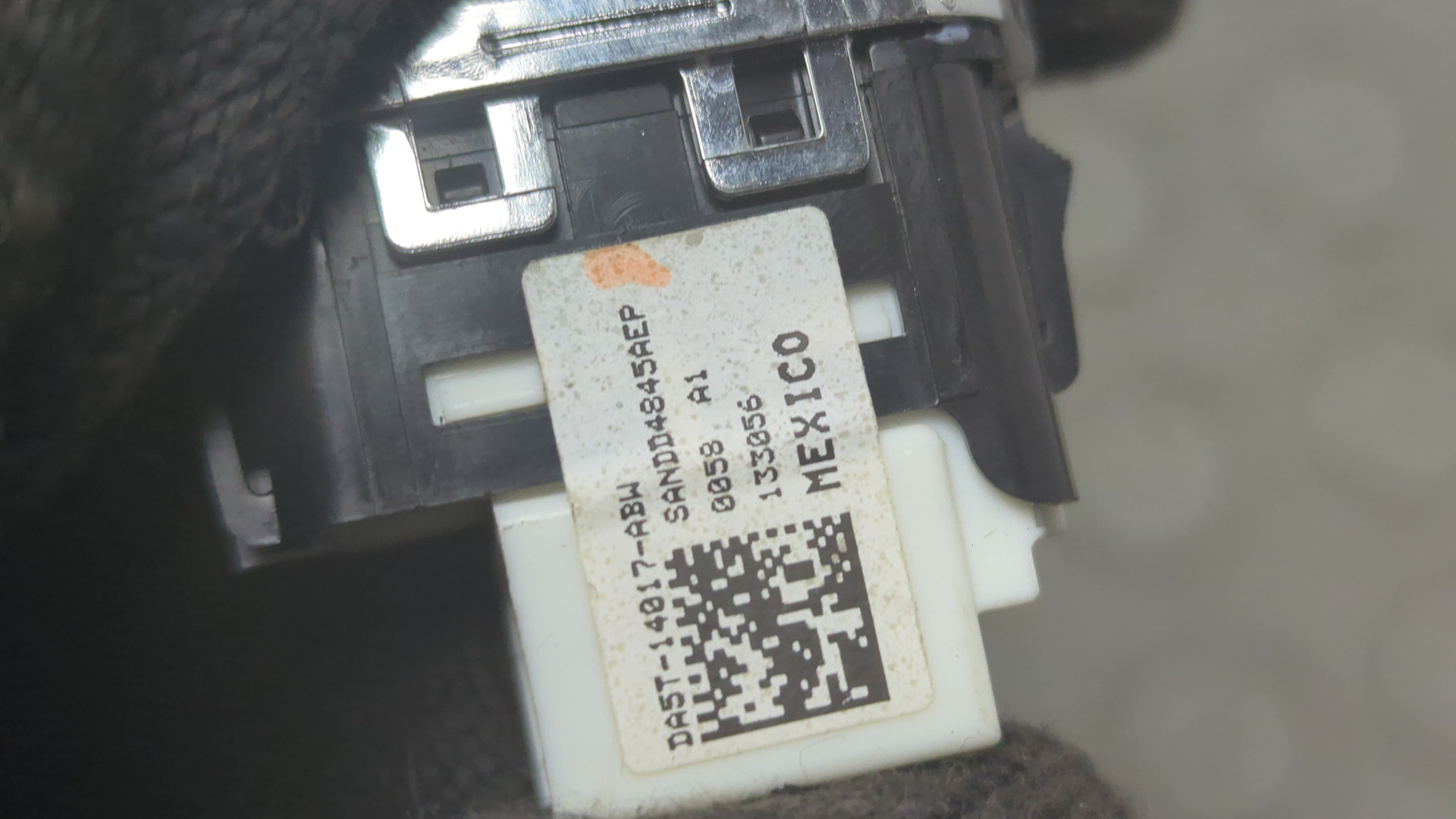 Кнопка стеклоподъемника