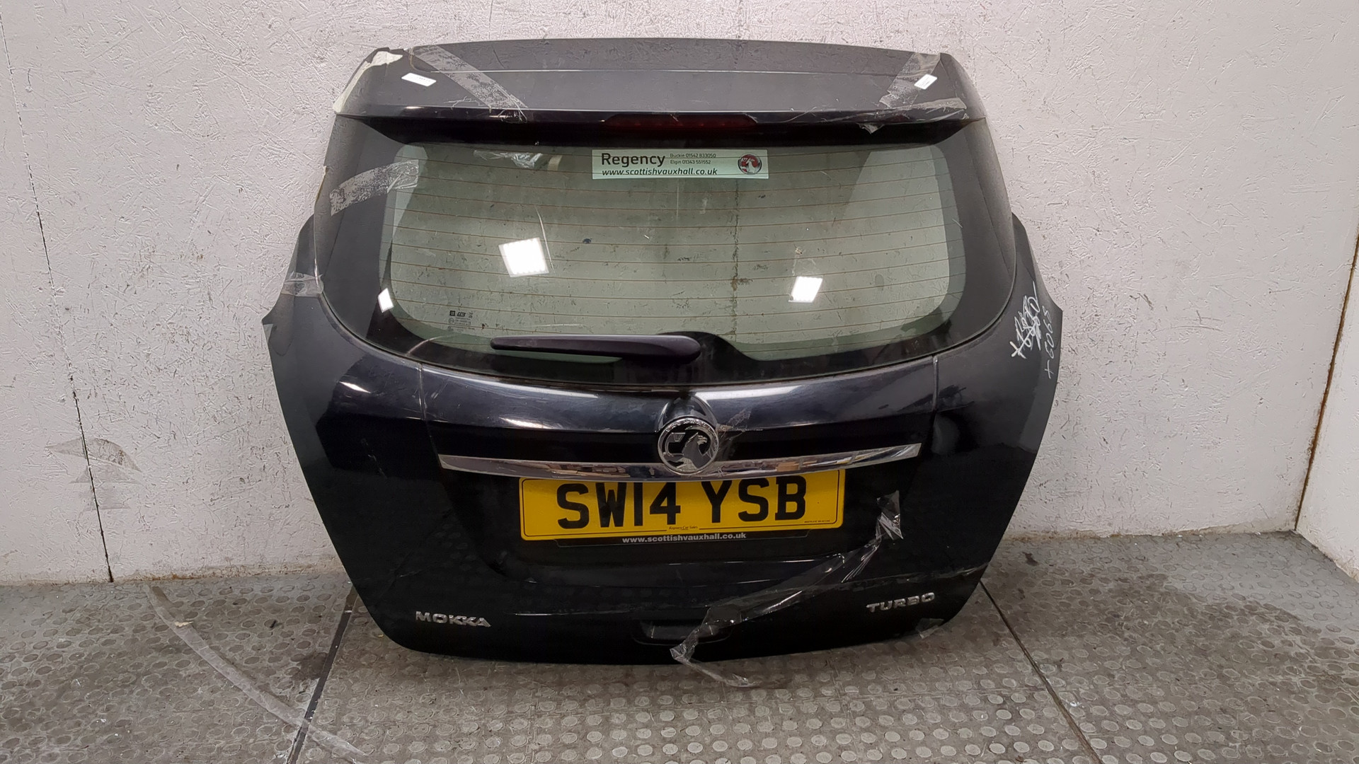 Дверь багажника