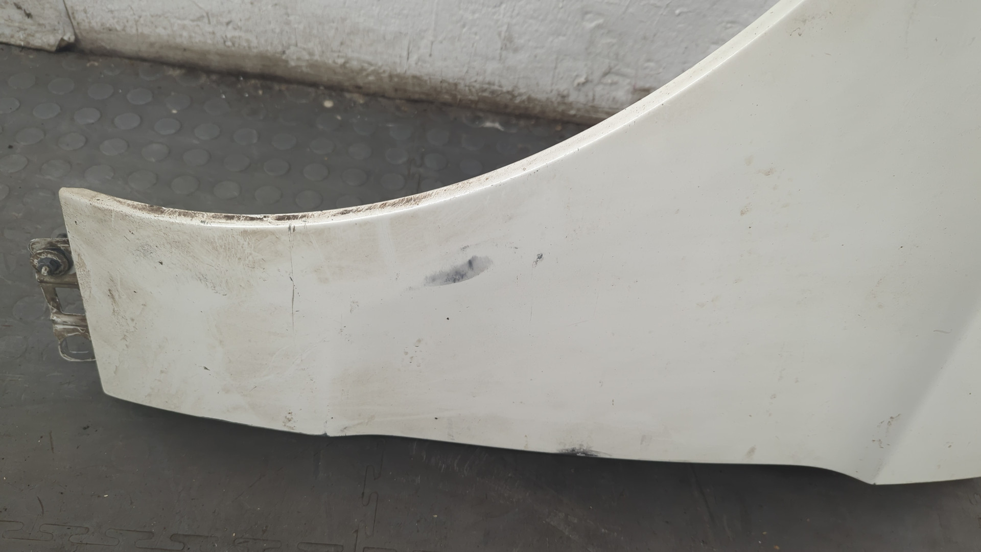 Крыло переднее левое