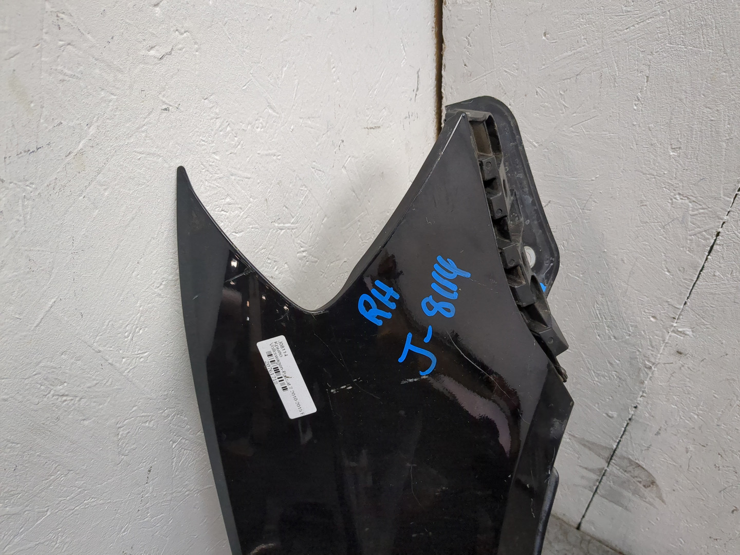 Крыло переднее правое