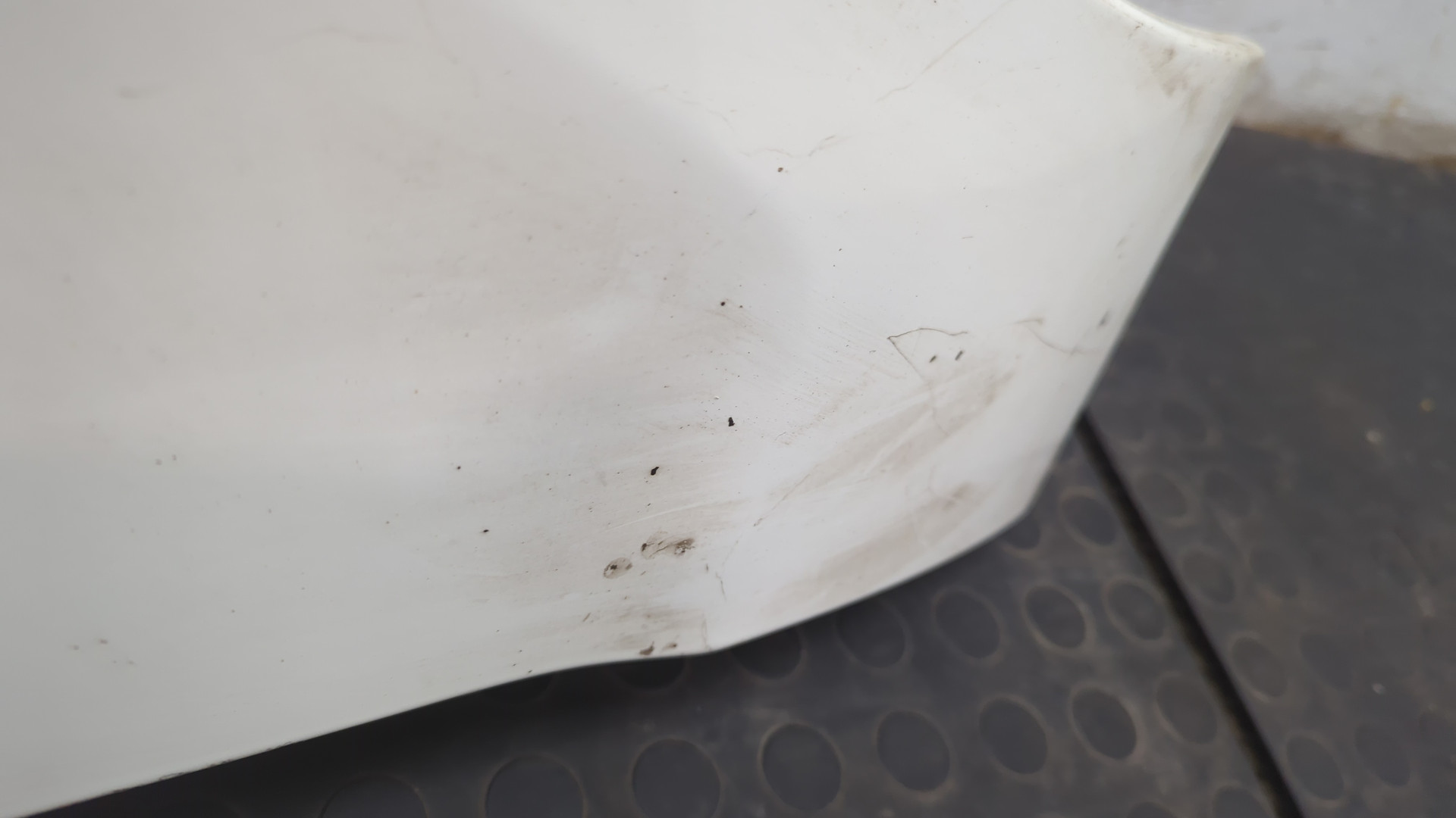 Крыло переднее правое