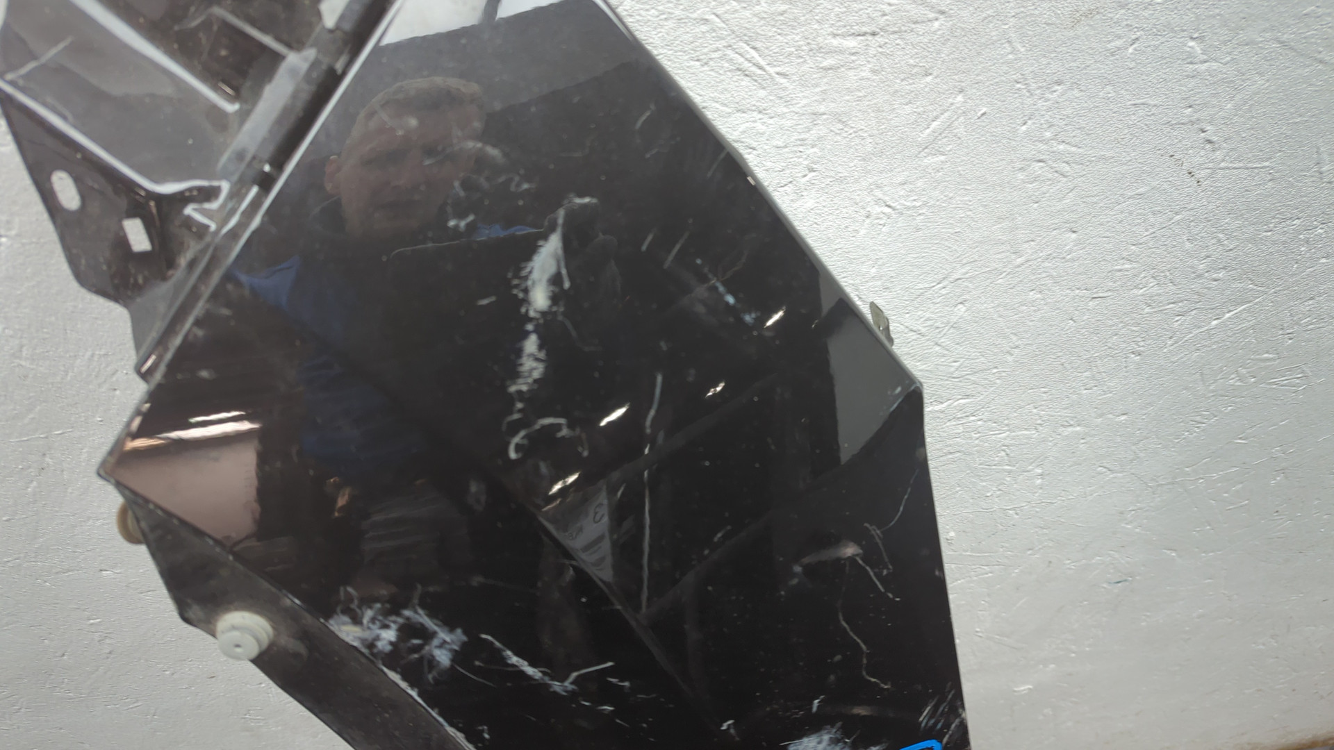 Крыло переднее левое