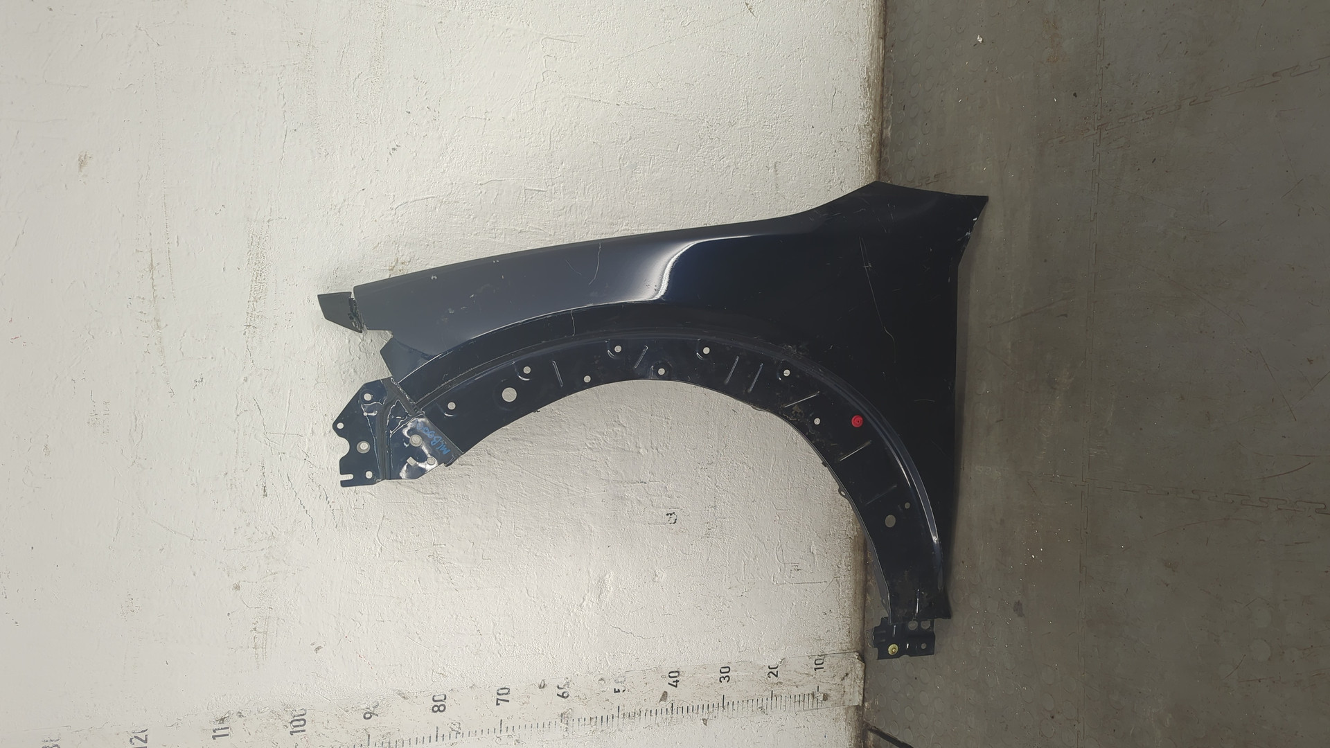 Крыло переднее левое