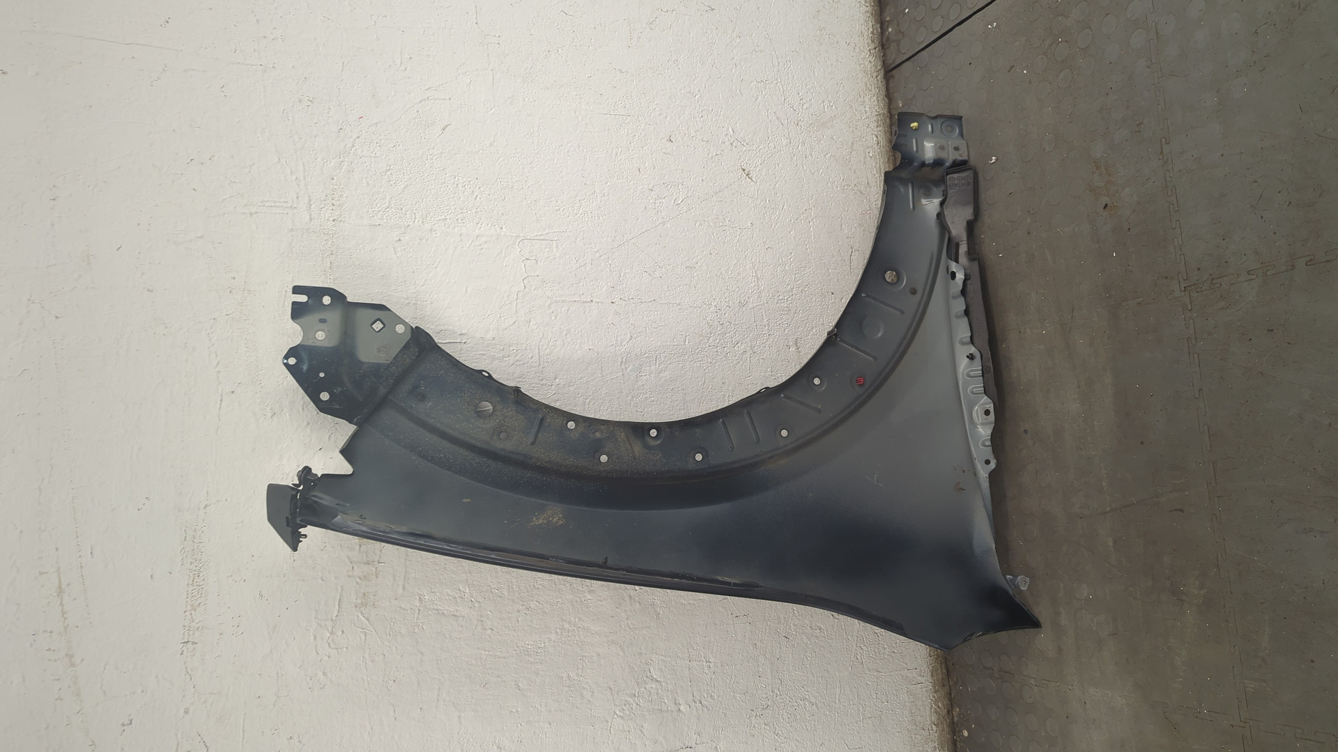 Крыло переднее левое