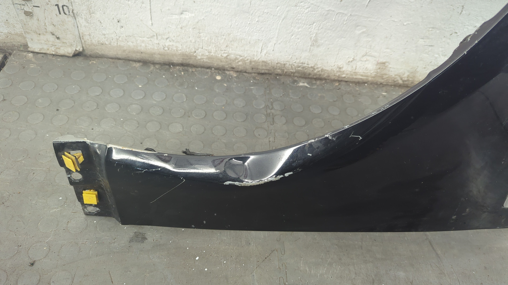 Крыло переднее левое