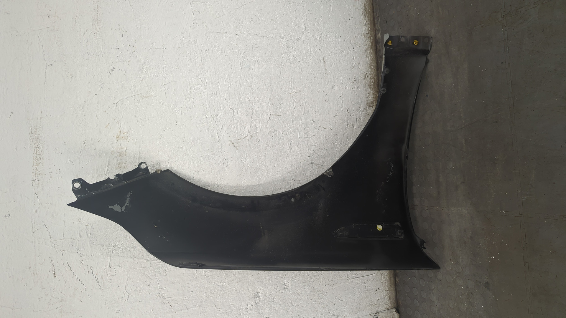 Крыло переднее левое