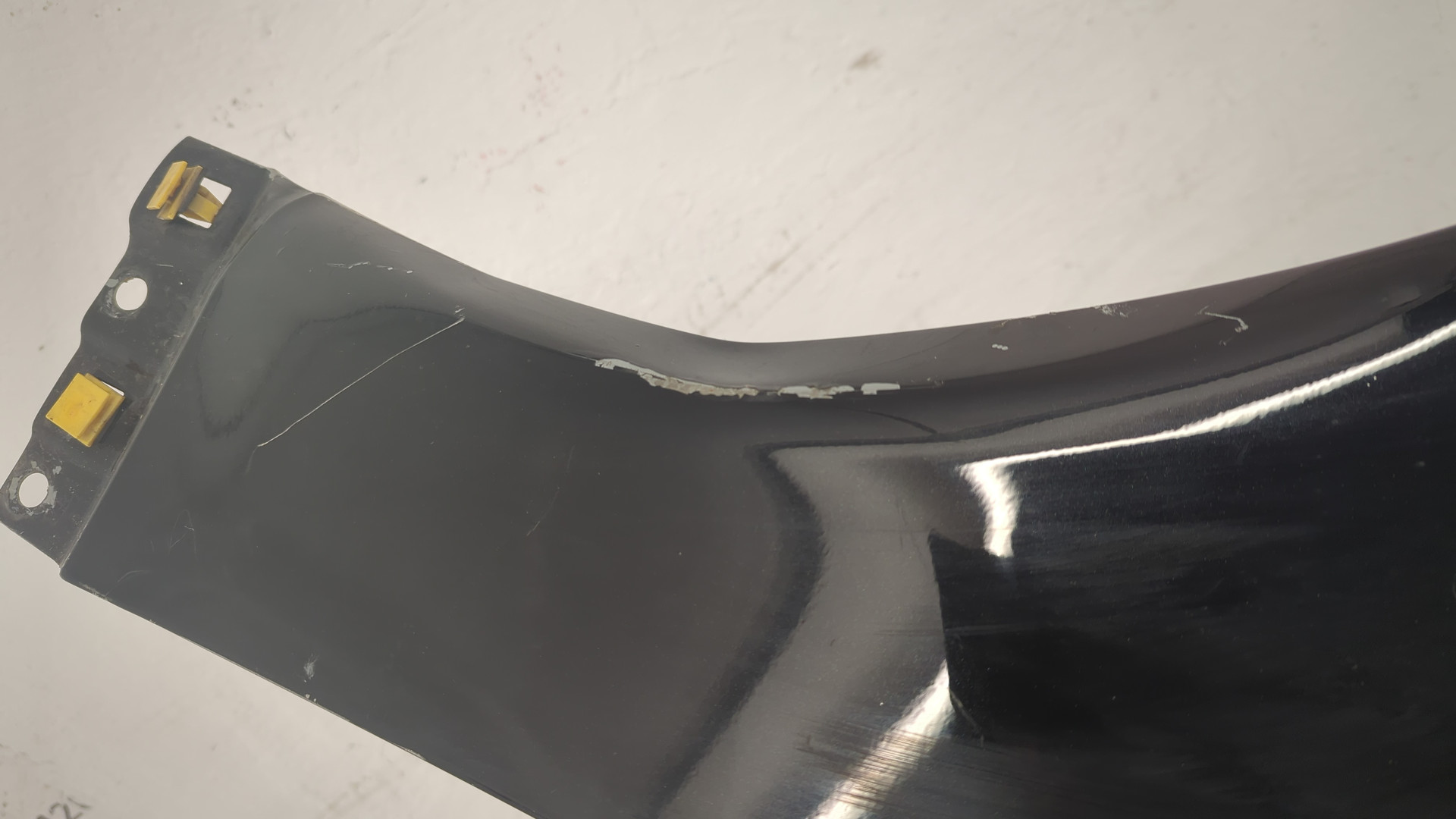 Крыло переднее левое