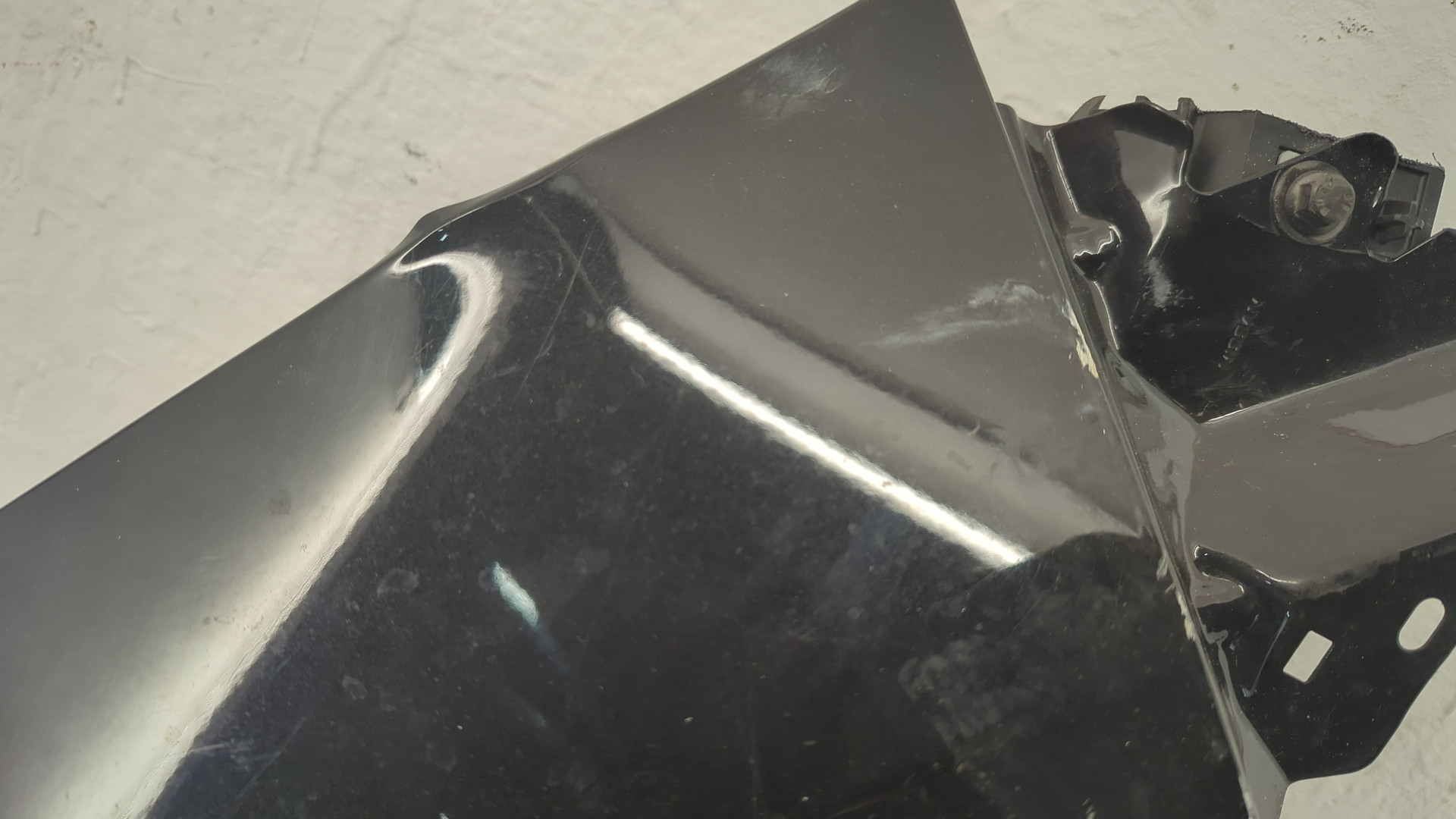 Крыло переднее правое