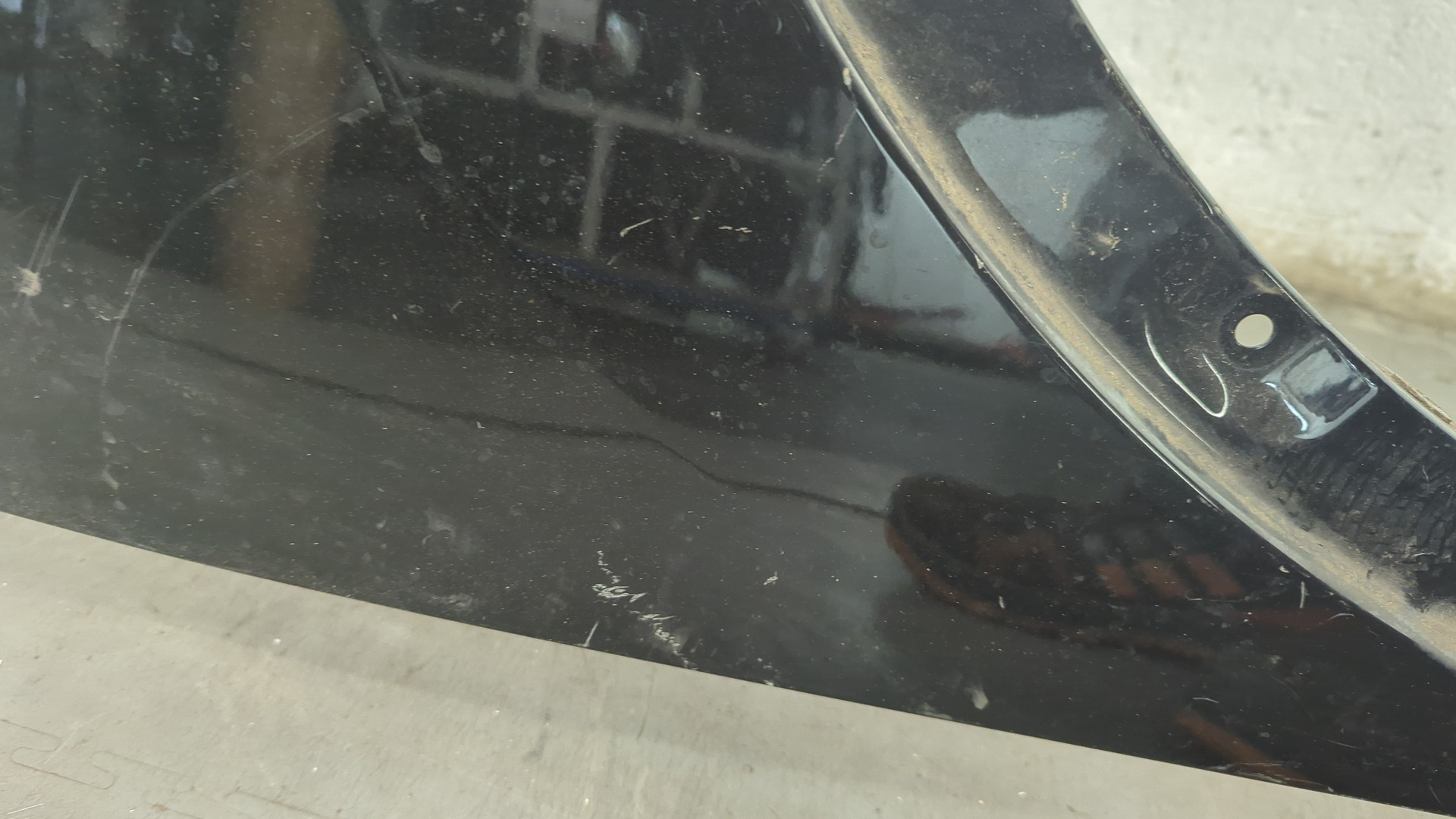 Крыло переднее правое