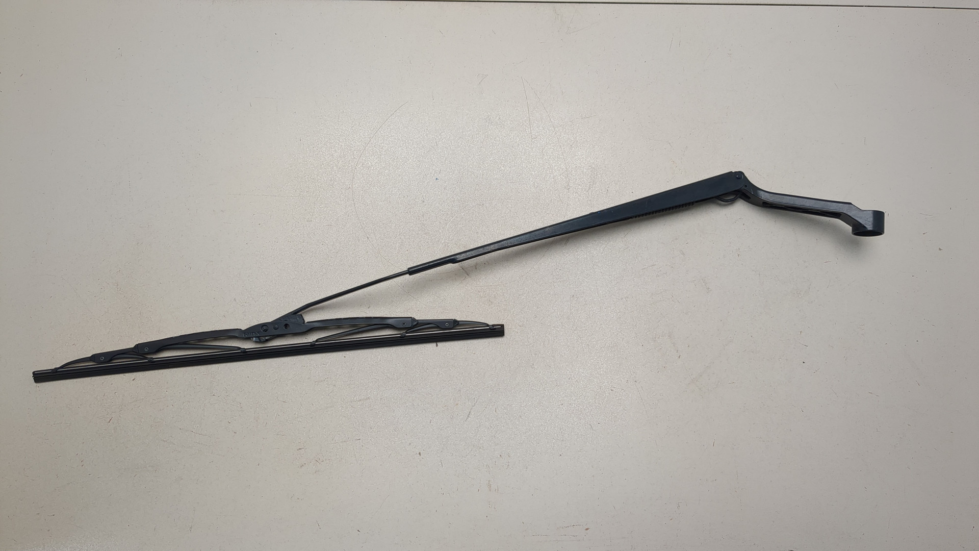 Поводок стеклоочистителя передний правый