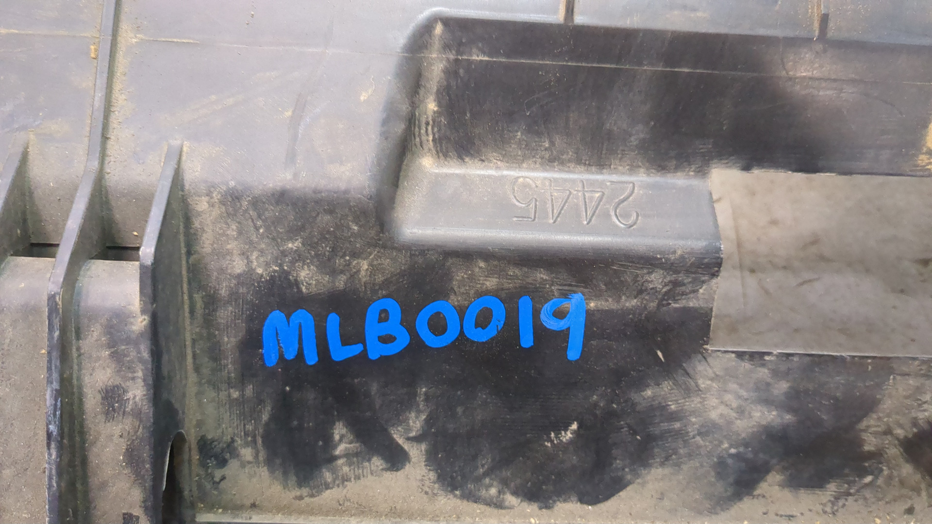 Кожух замка капота