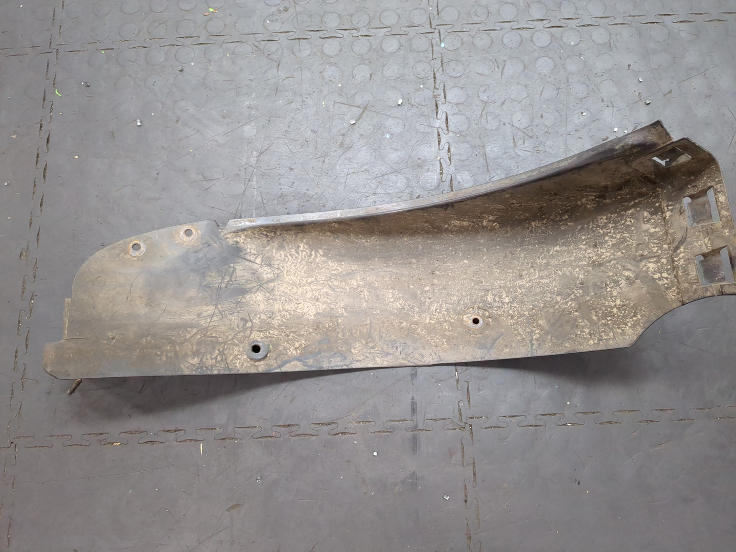 Локер передний правый