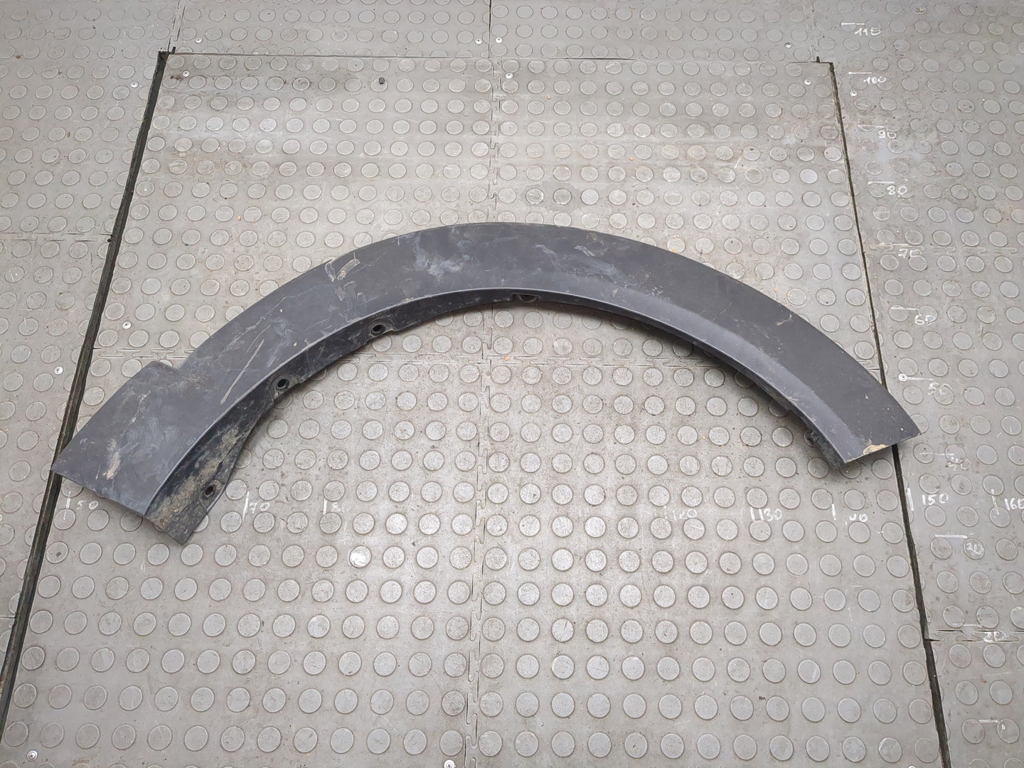 Накладка переднего крыла правого