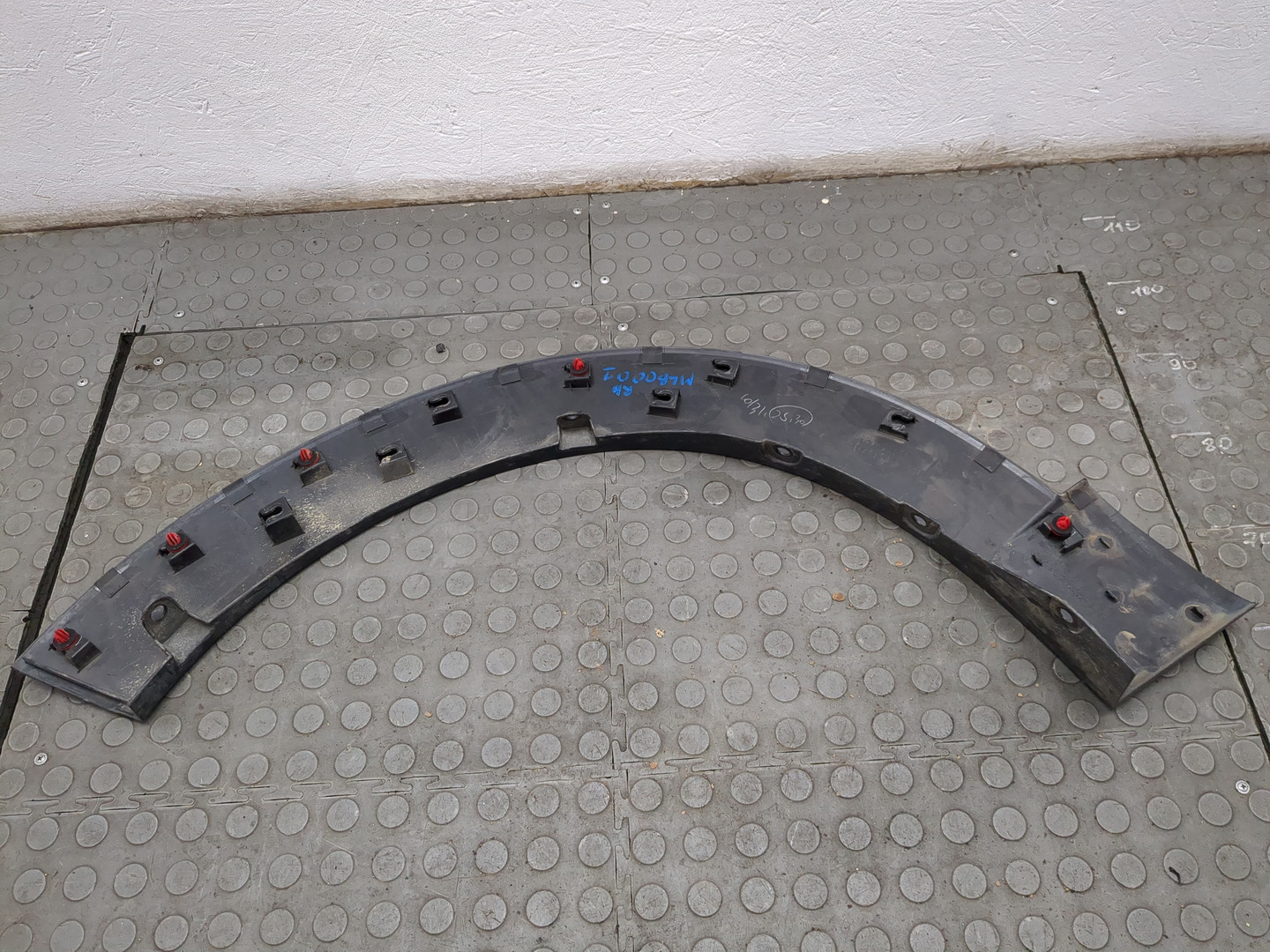 Накладка переднего крыла правого