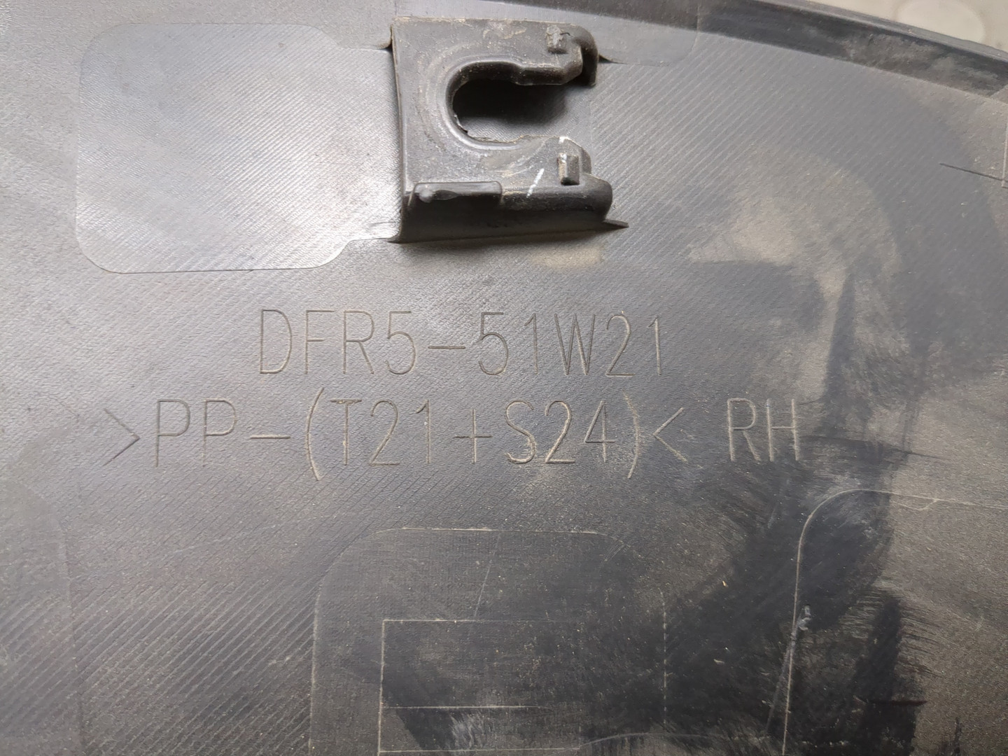 Накладка переднего крыла правого