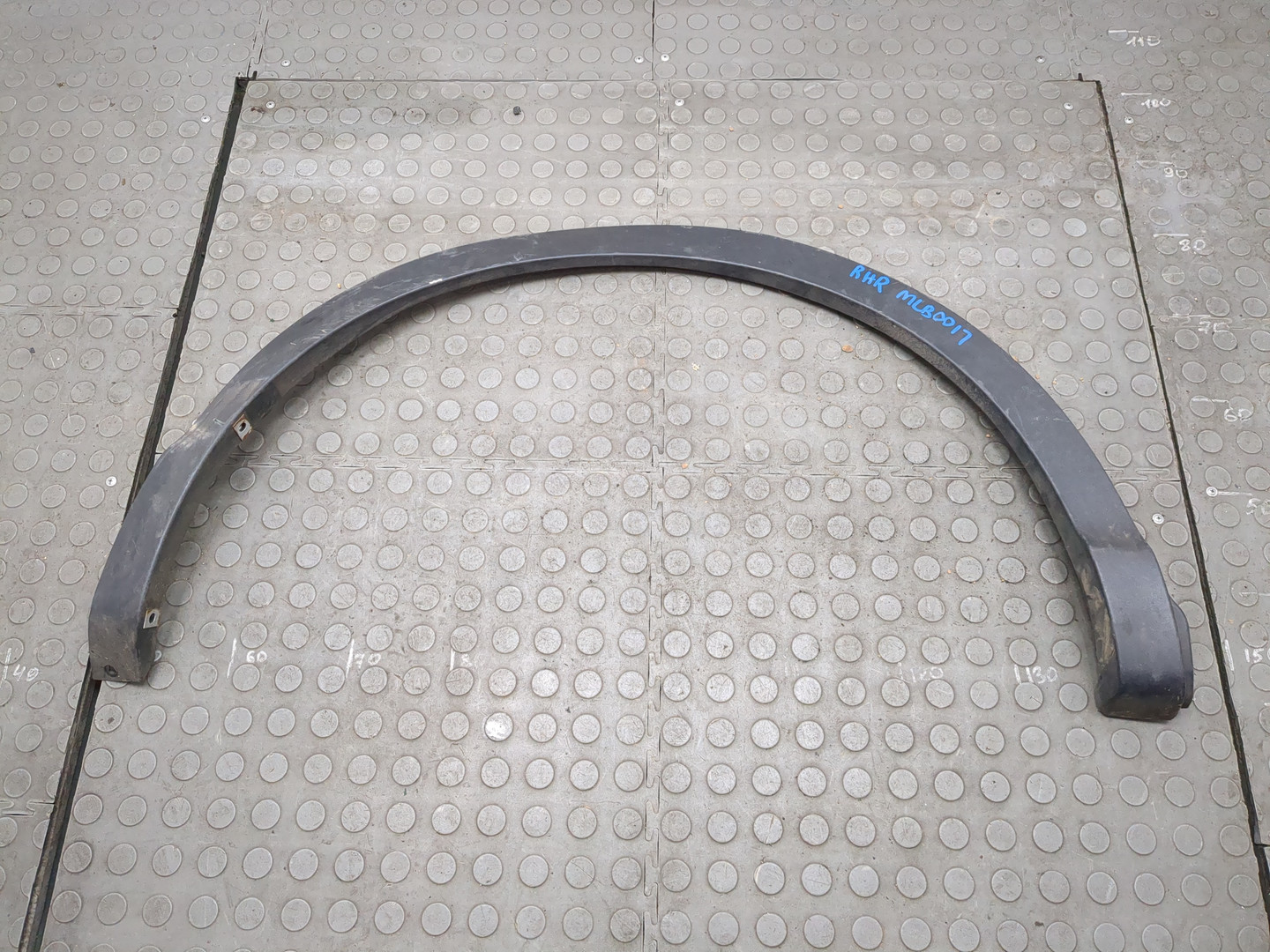 Молдинг заднего крыла правого