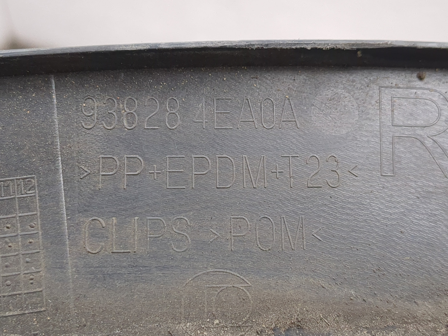 Молдинг заднего крыла правого