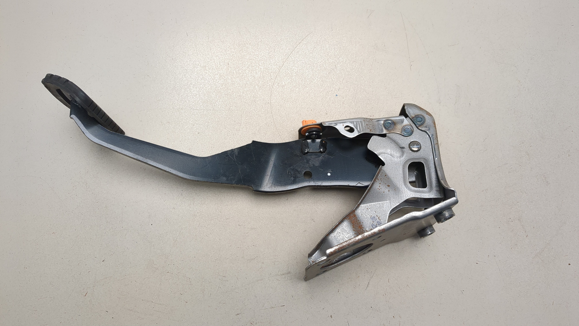 Педаль тормоза