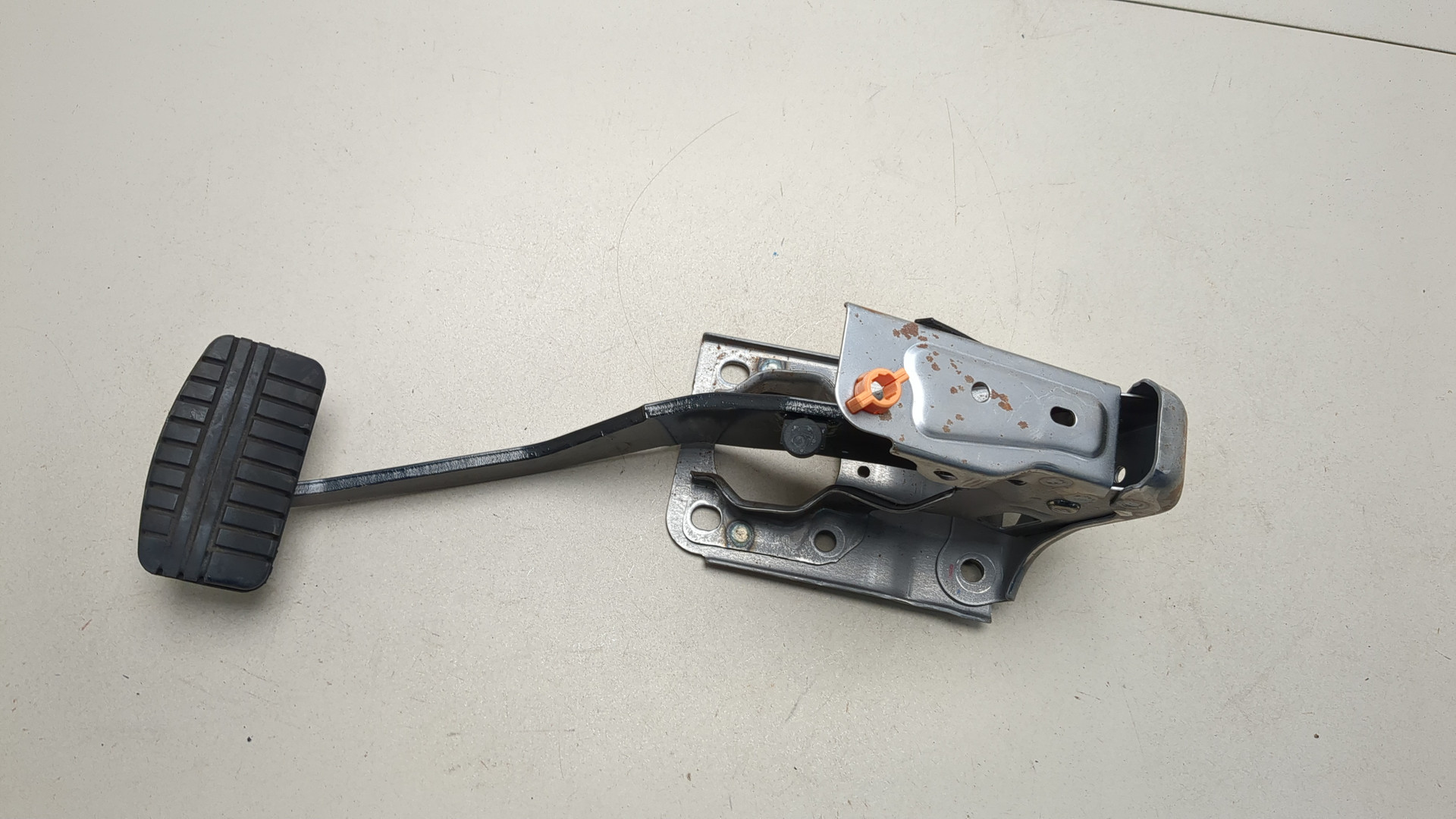 Педаль тормоза