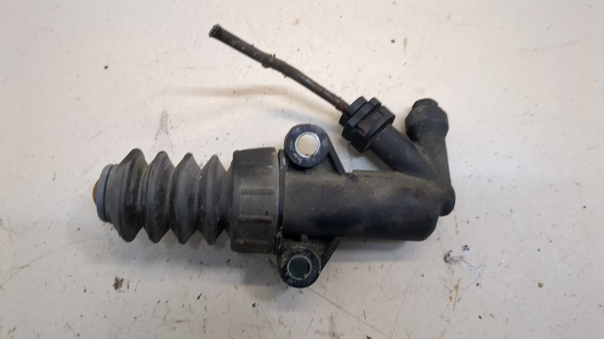 Цилиндр сцепления рабочий