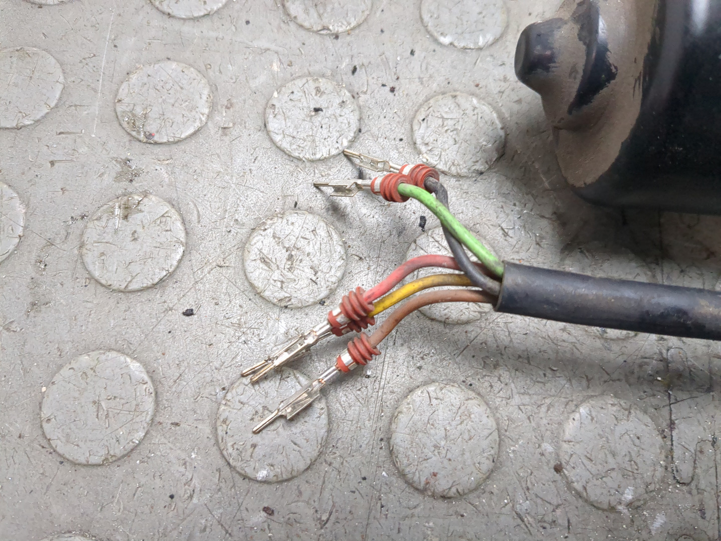 Моторчик стеклоочистителя передний