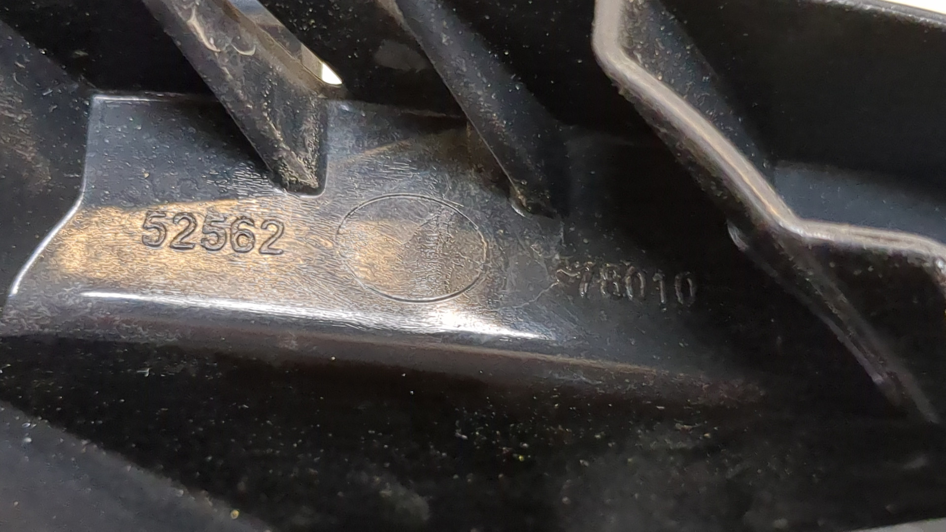 Кронштейн заднего бампера правый