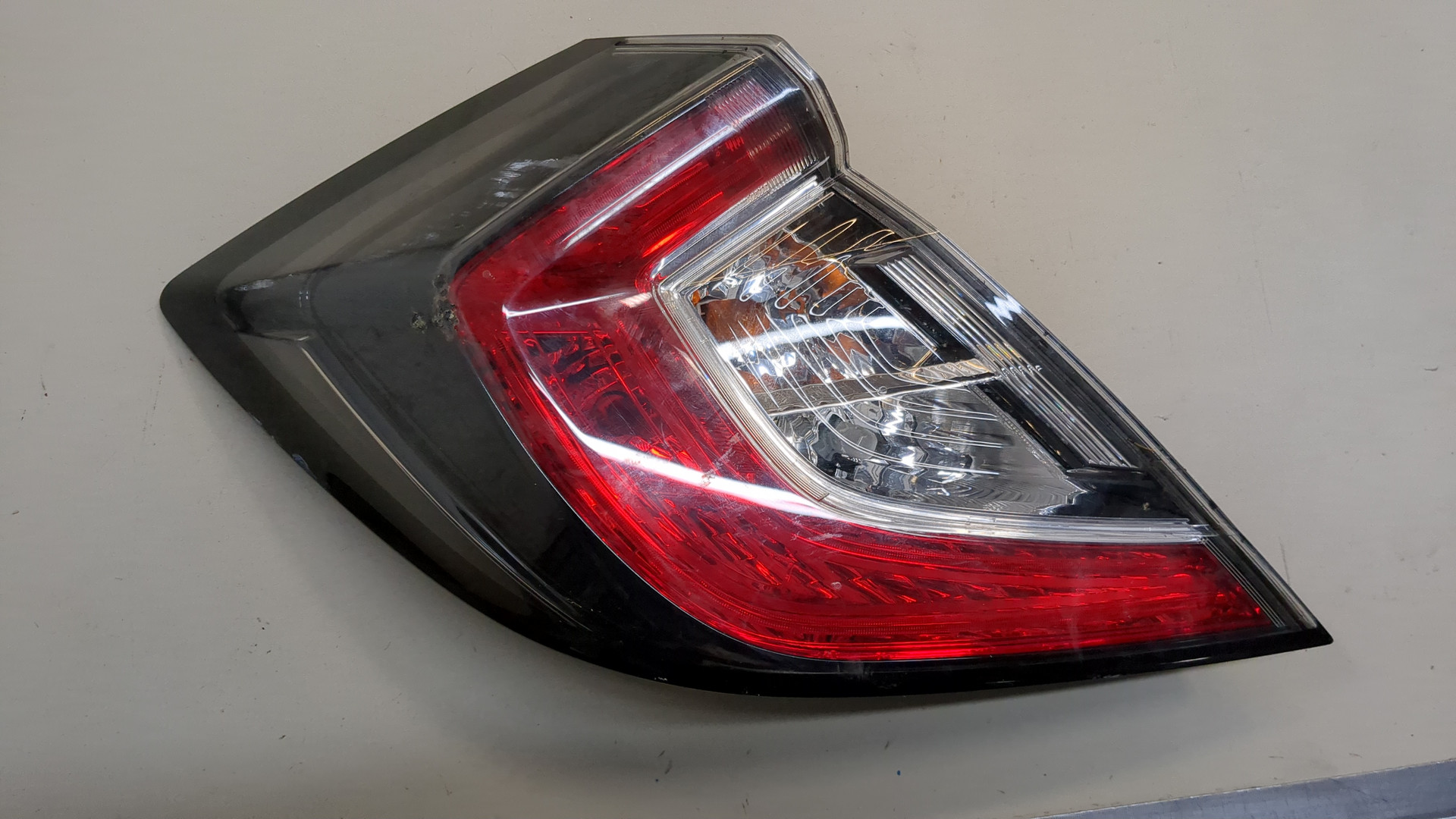 Фонарь задний левый