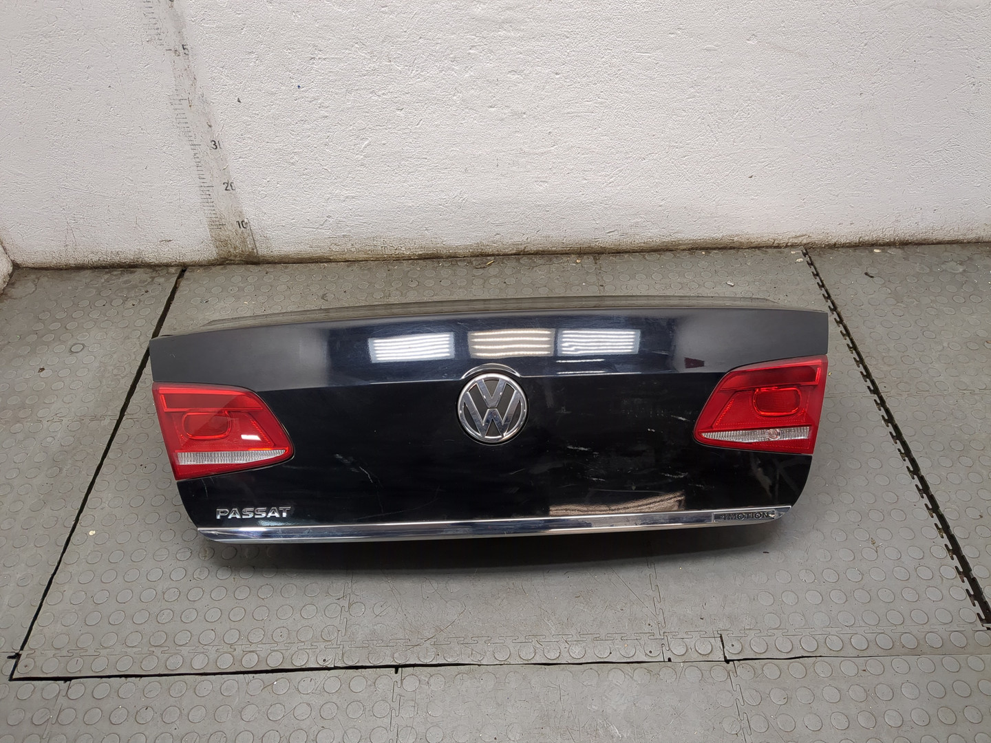 Дверь багажника