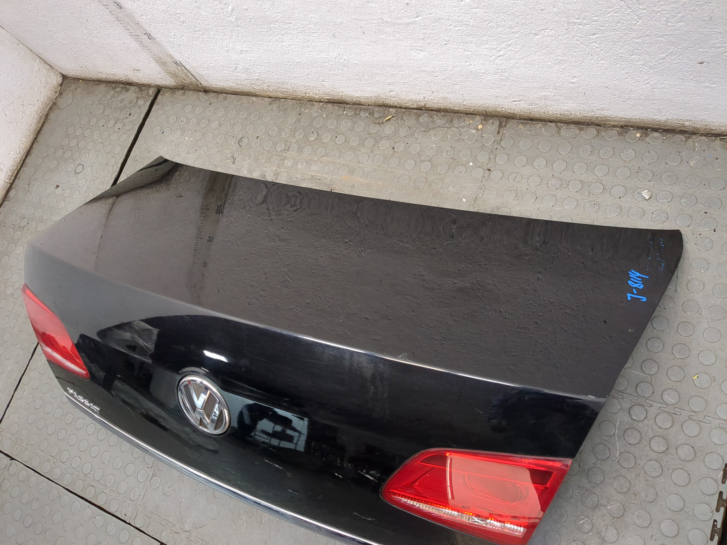 Дверь багажника