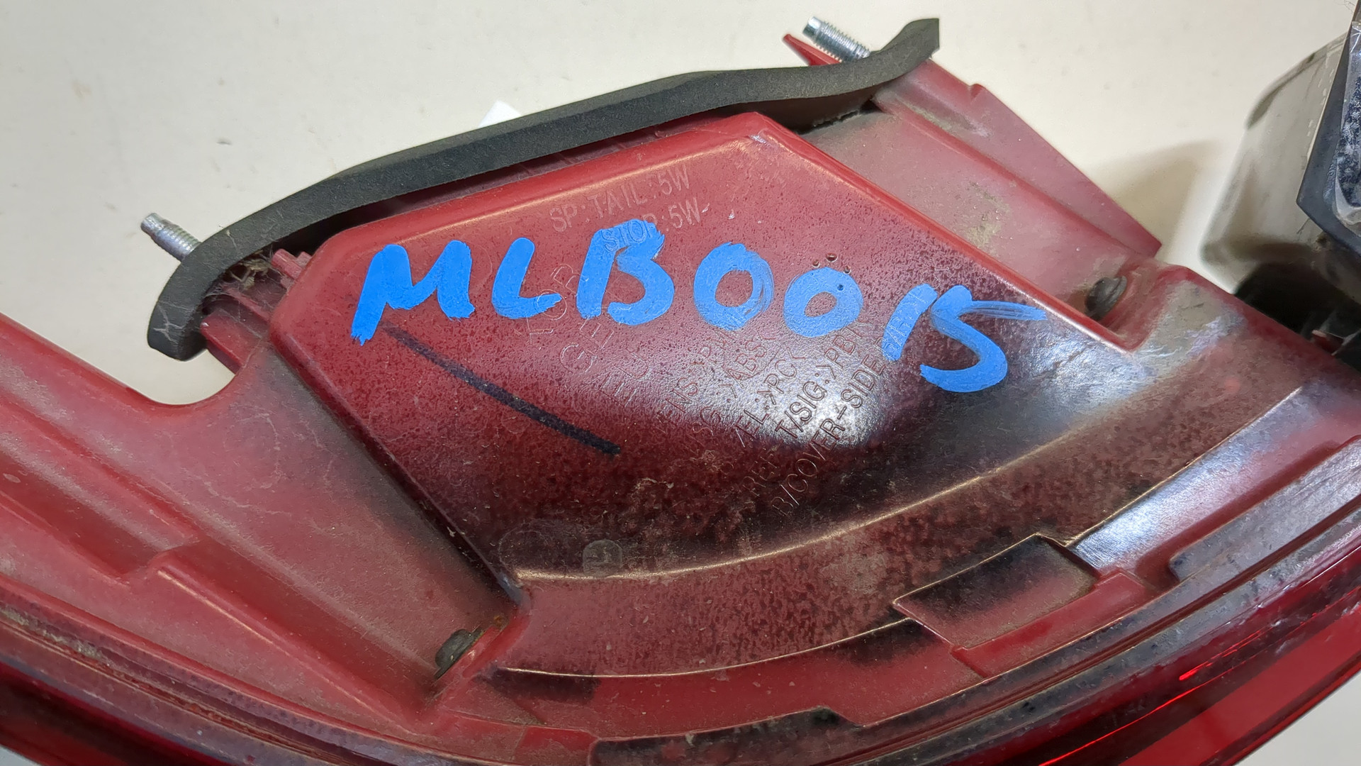 Фонарь задний левый