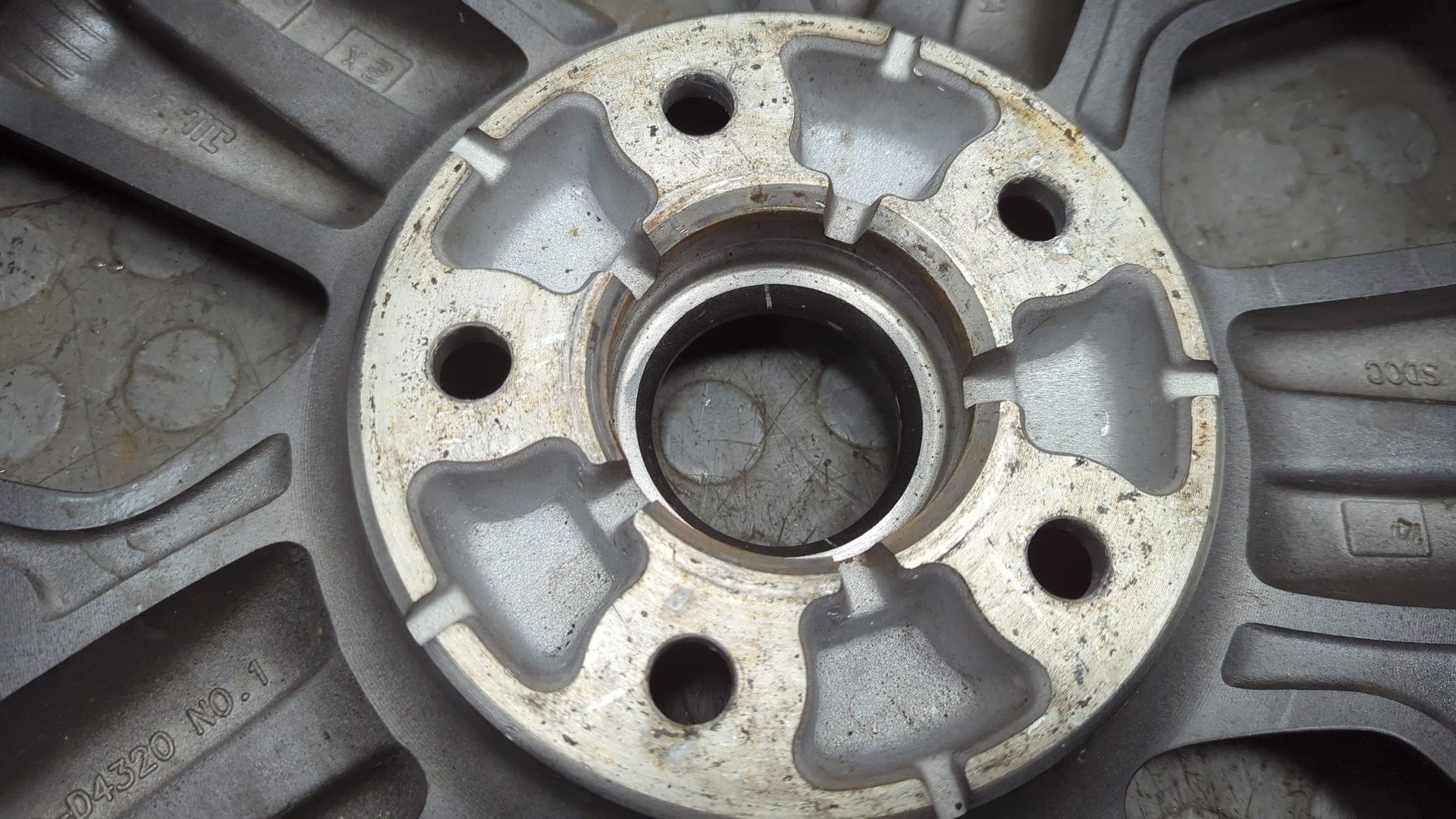 Диск колесный литой легкий сплав