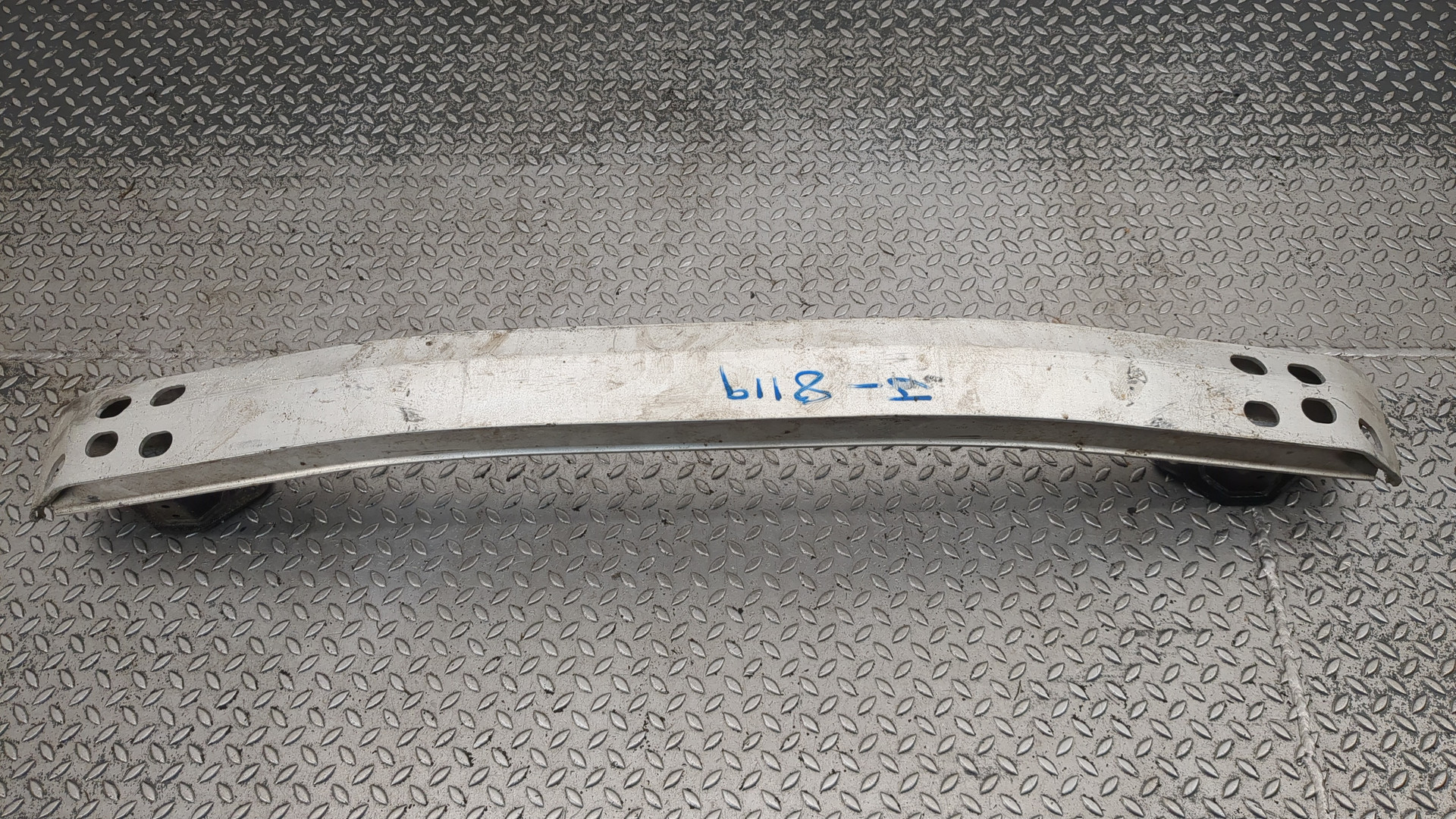 Усилитель заднего бампера