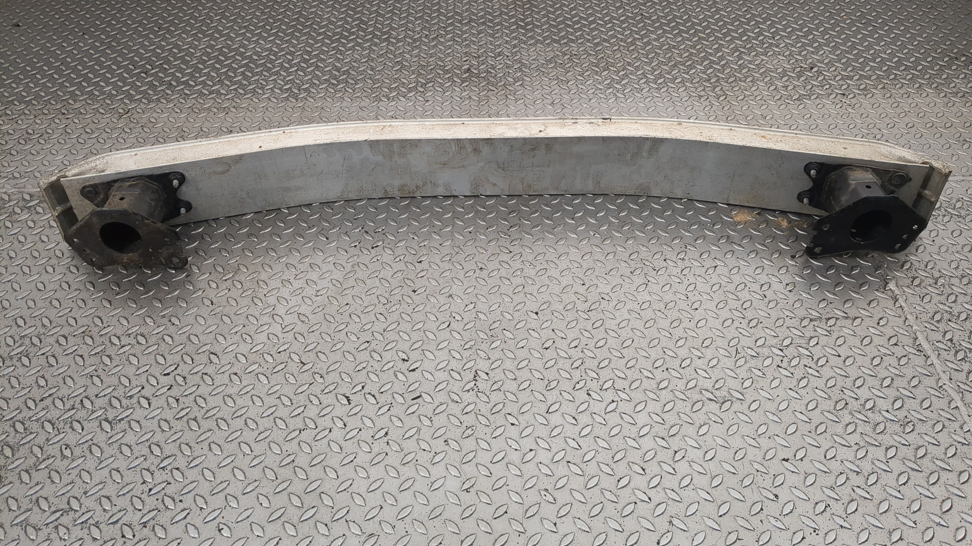 Усилитель заднего бампера