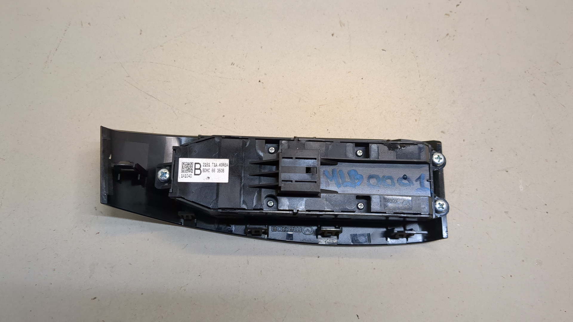 Кнопка стеклоподъемника