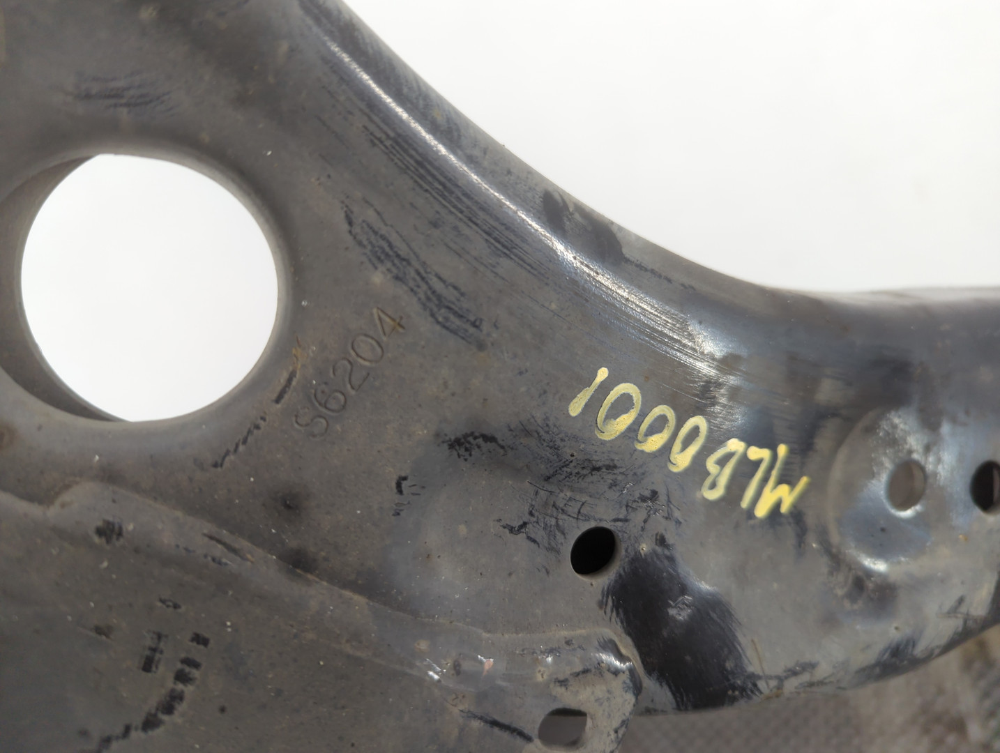 Рычаг передний левый