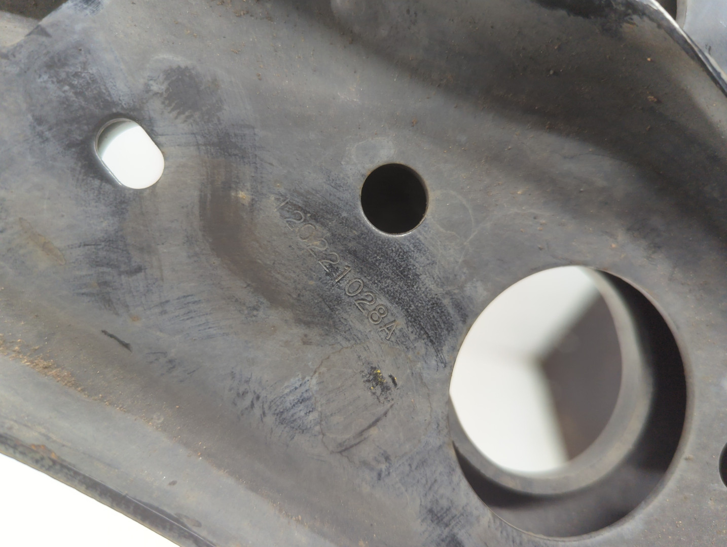 Рычаг передний левый