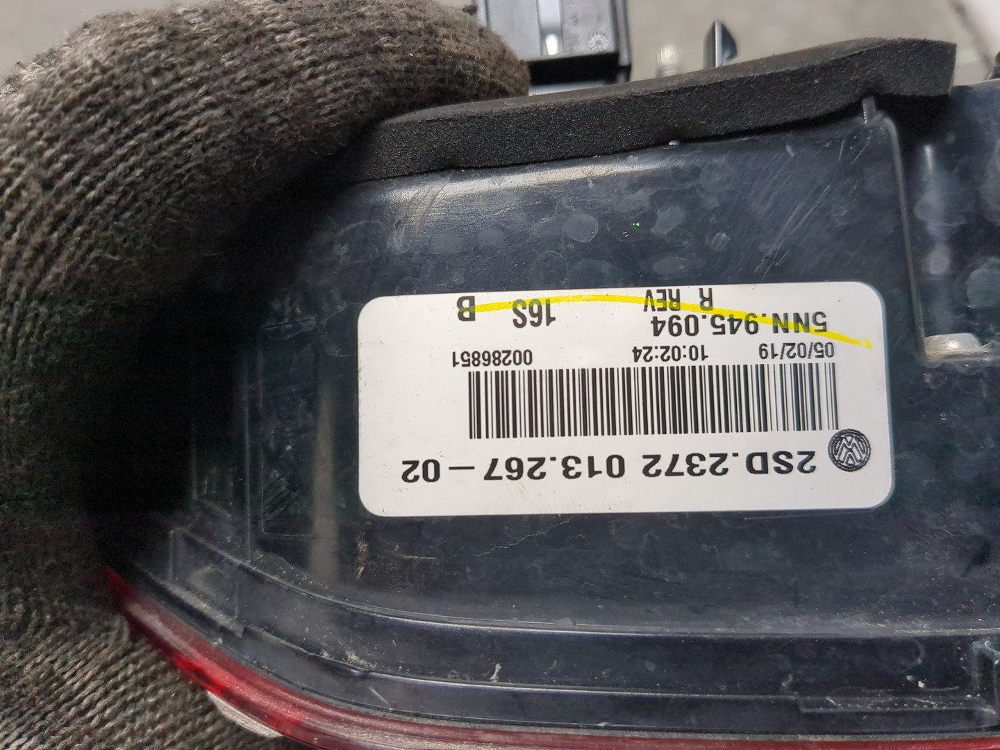 Фонарь задний внутренний правый