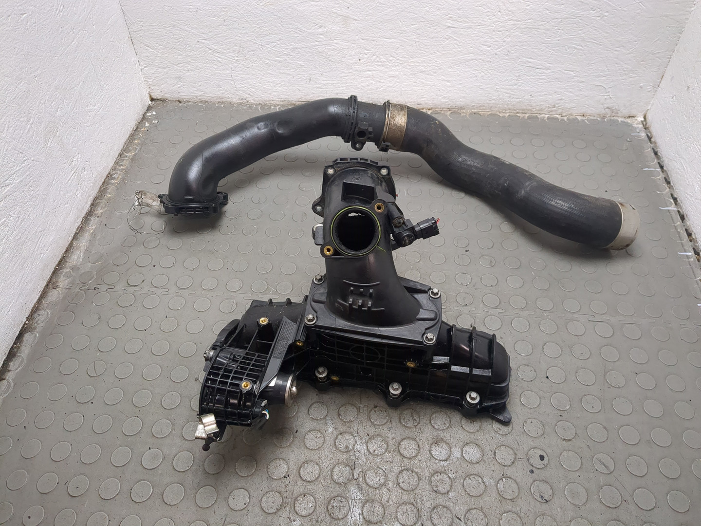 Коллектор впускной