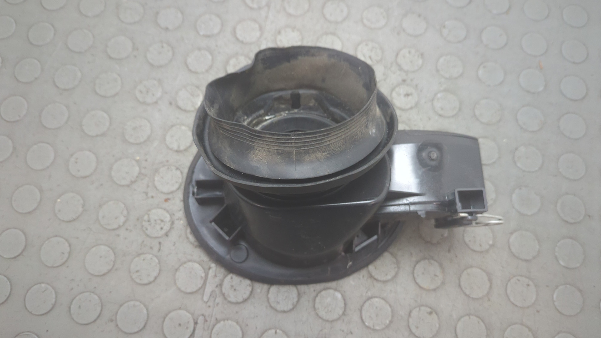 Лючок бензобака