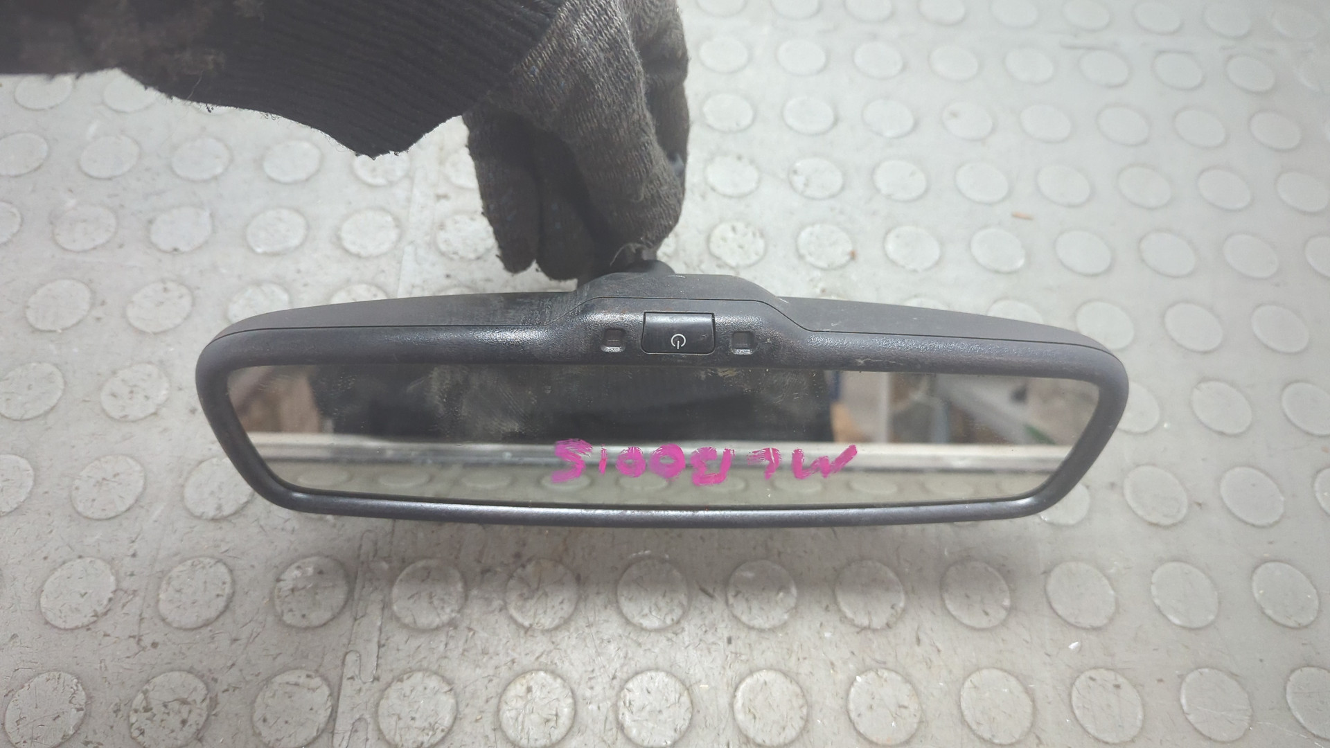 Зеркало заднего вида