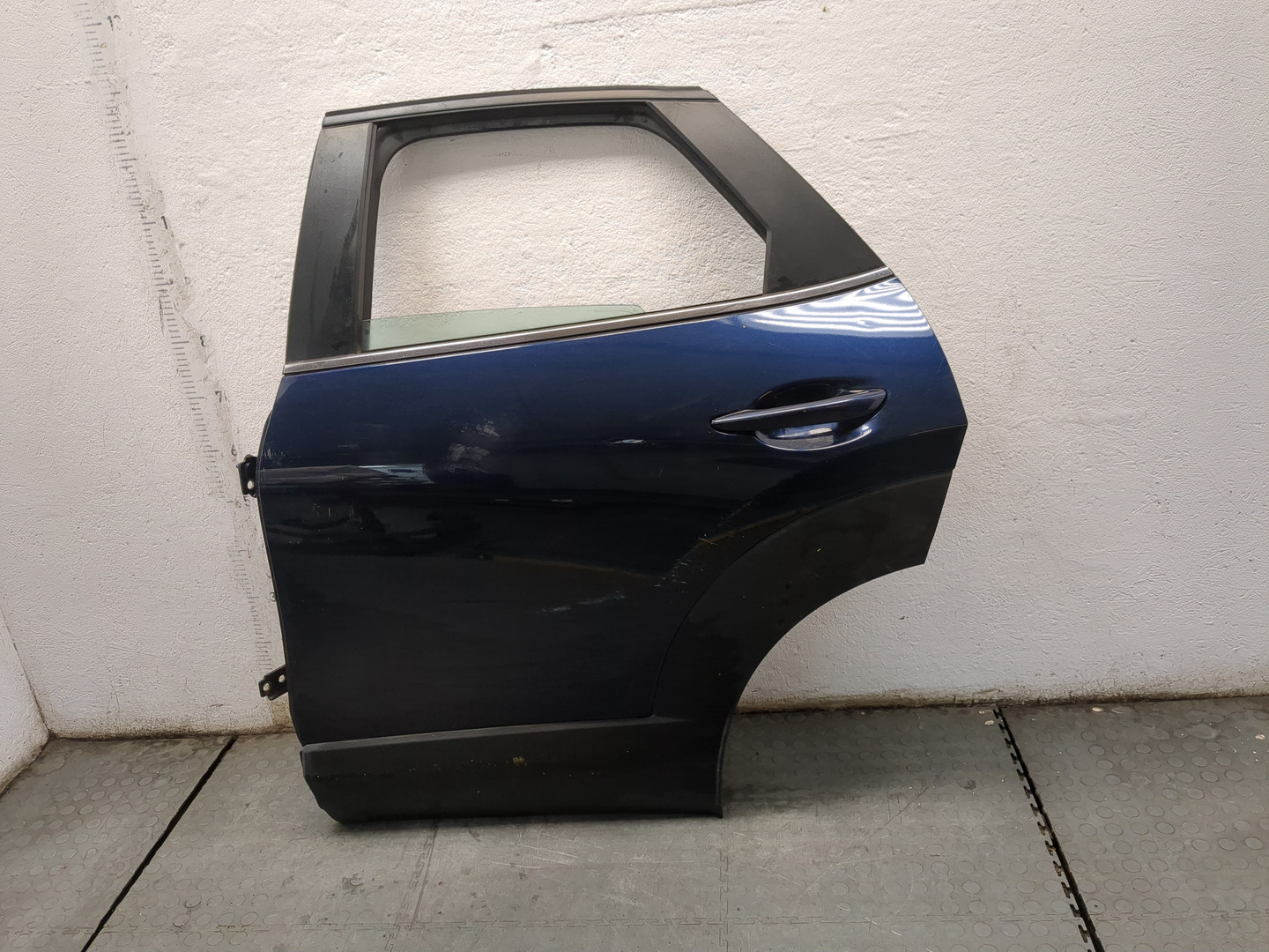 Дверь задняя левая