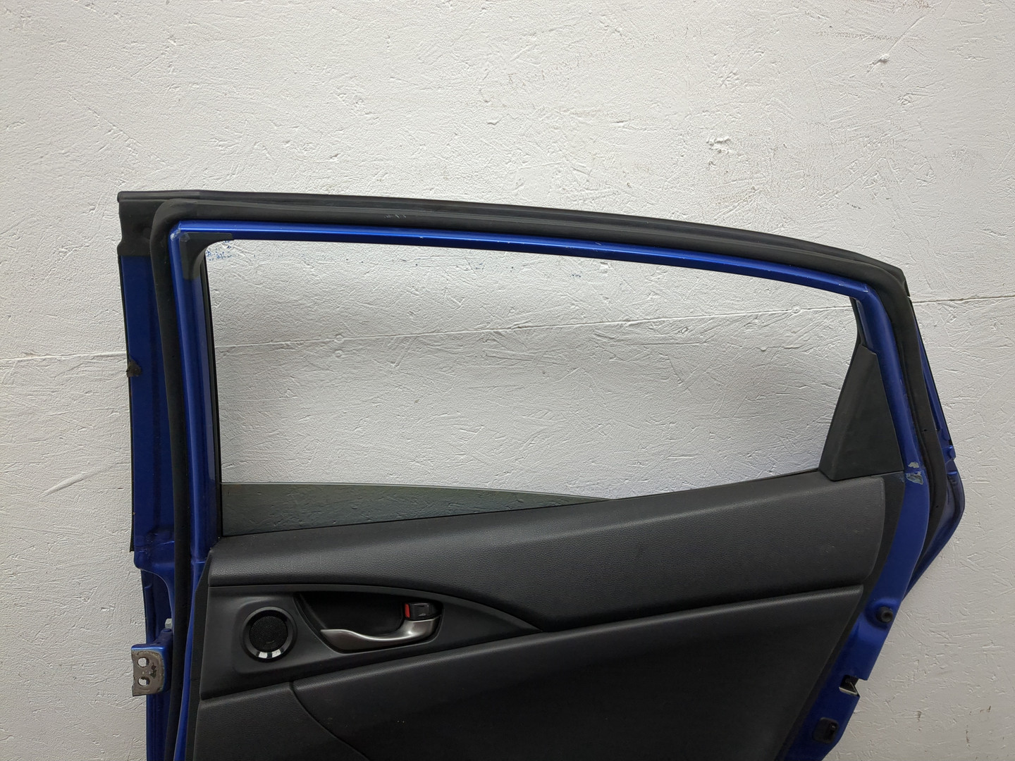 Дверь задняя правая