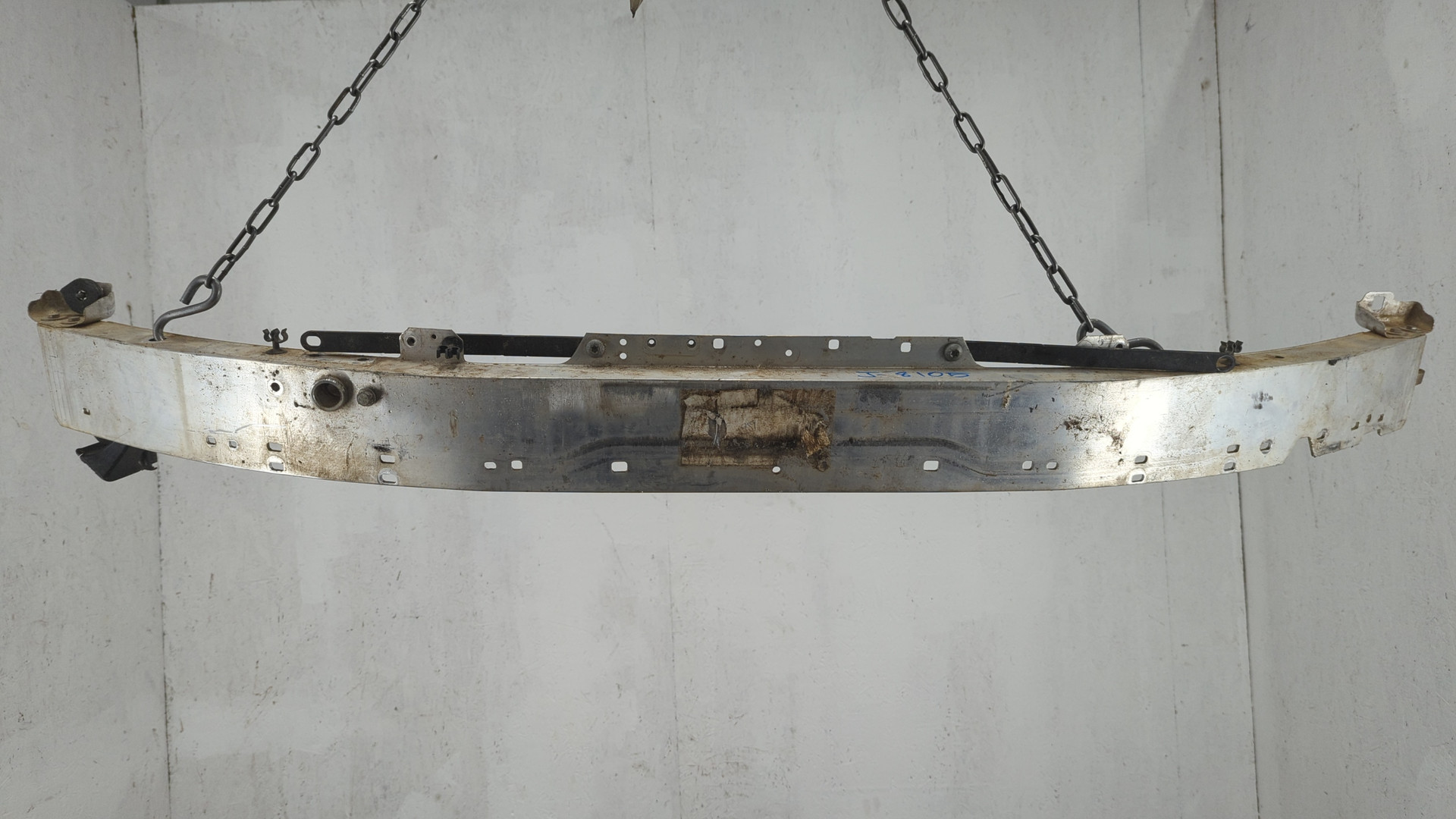 Усилитель переднего бампера